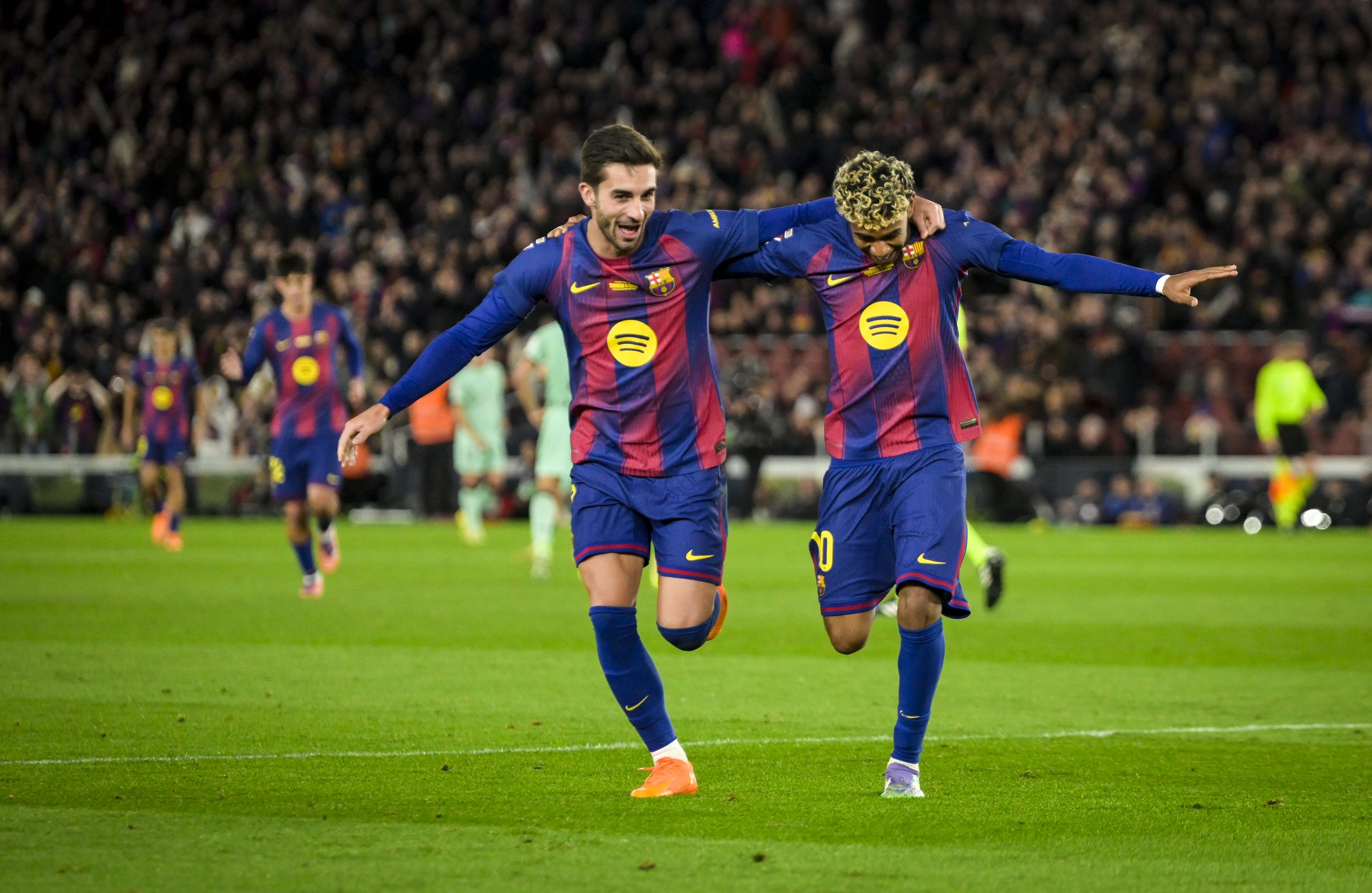 692724de5b238 scaled