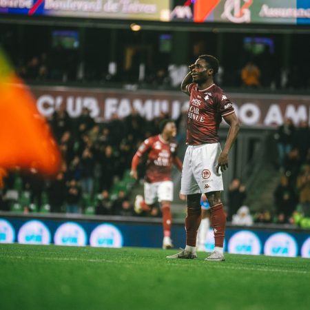 El Inédito Desacuerdo de Koffi Kouao: Una Protesta Surrealista antes del Partido del Metz