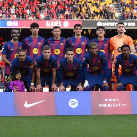Cómo Hansi Flick Revoluciona el FC Barcelona: La Tercera Alineación Más Joven en la Historia