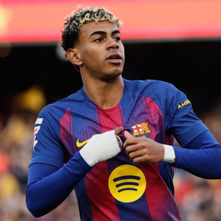 La Vida Rápida de Lamin Yamal: 10 Imágenes que Capturan su Éxito Fuera del Campo