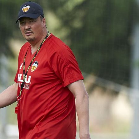 El Drástico Combate de Lubo Penev: Un Ícono del Fútbol se Enfrenta al Cáncer en Alemania