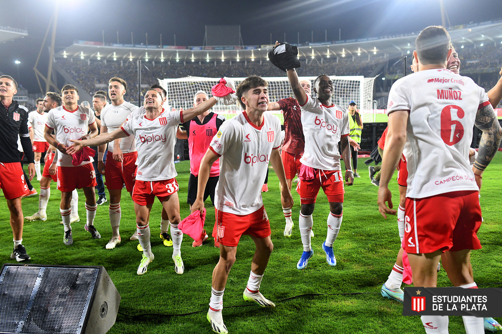 Accidente entre Autobuses de Hinchas del Estudiantes de La Plata: Tres Heridos en Camino a la Final
