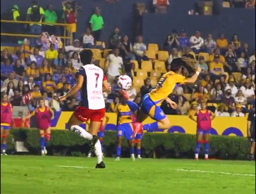 Lizbeth Ovalle: La Estrella Mexicana que Brilló con su Gol de 'Escorpión' y Fue Galardonada por la FIFA