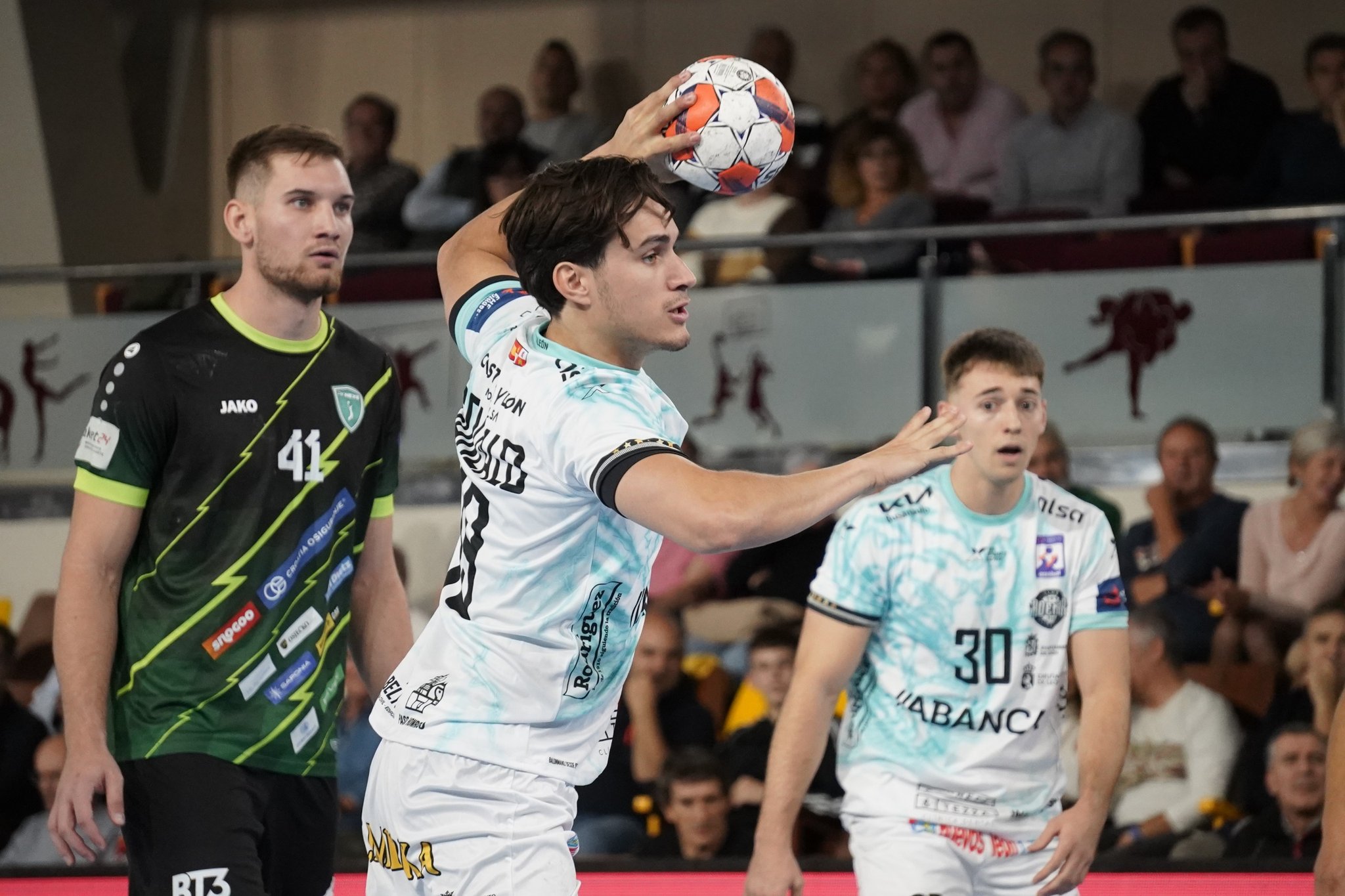 Gonzalo Pérez de Arce rompe la barrera de la Liga ASOBAL 2025/26 con 118 goles: un récord que redefine el choque por el título