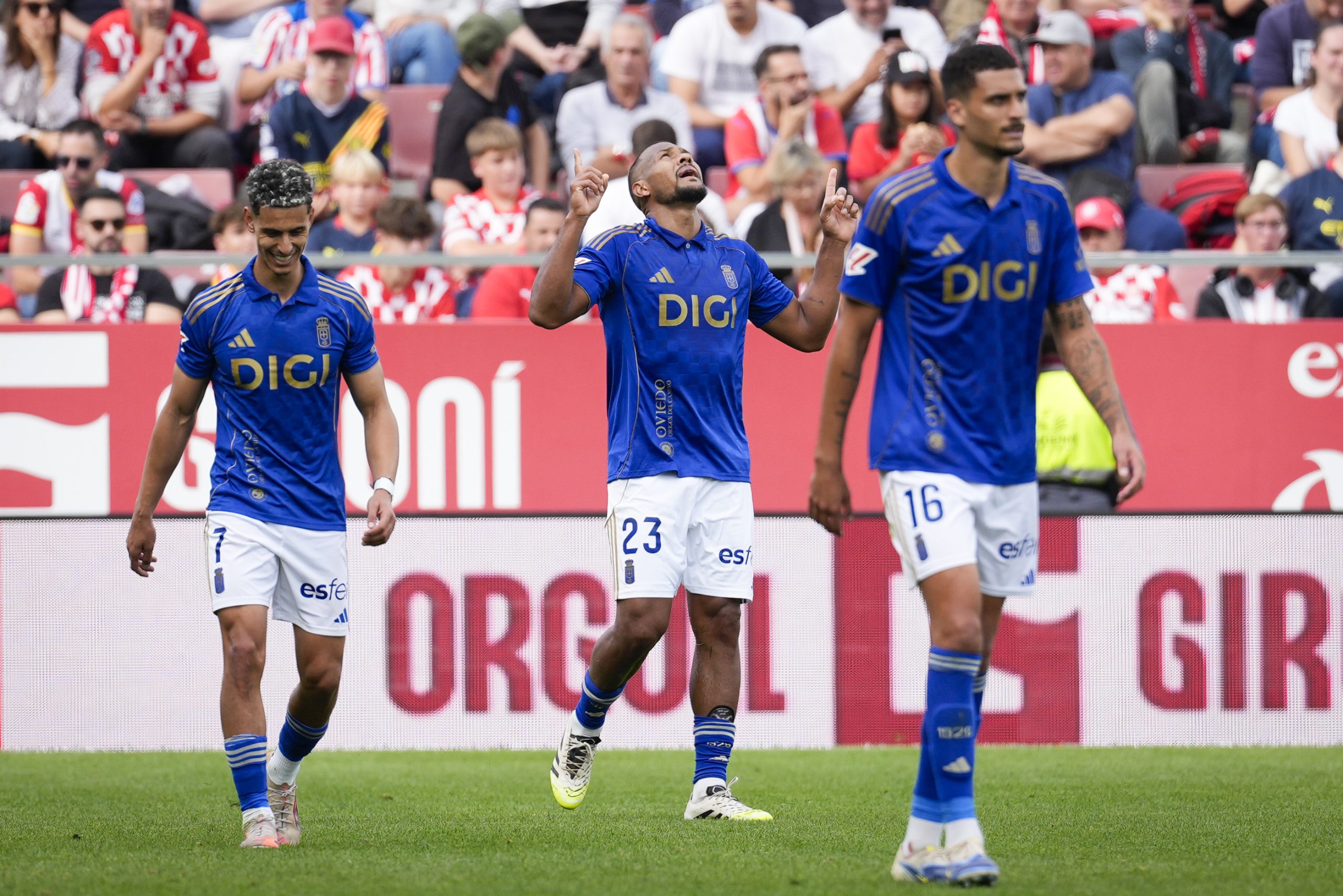 Real Oviedo en crisis: 11 puntos, unaoperación saliday la primera salida que podría redefinir el mercado invernal