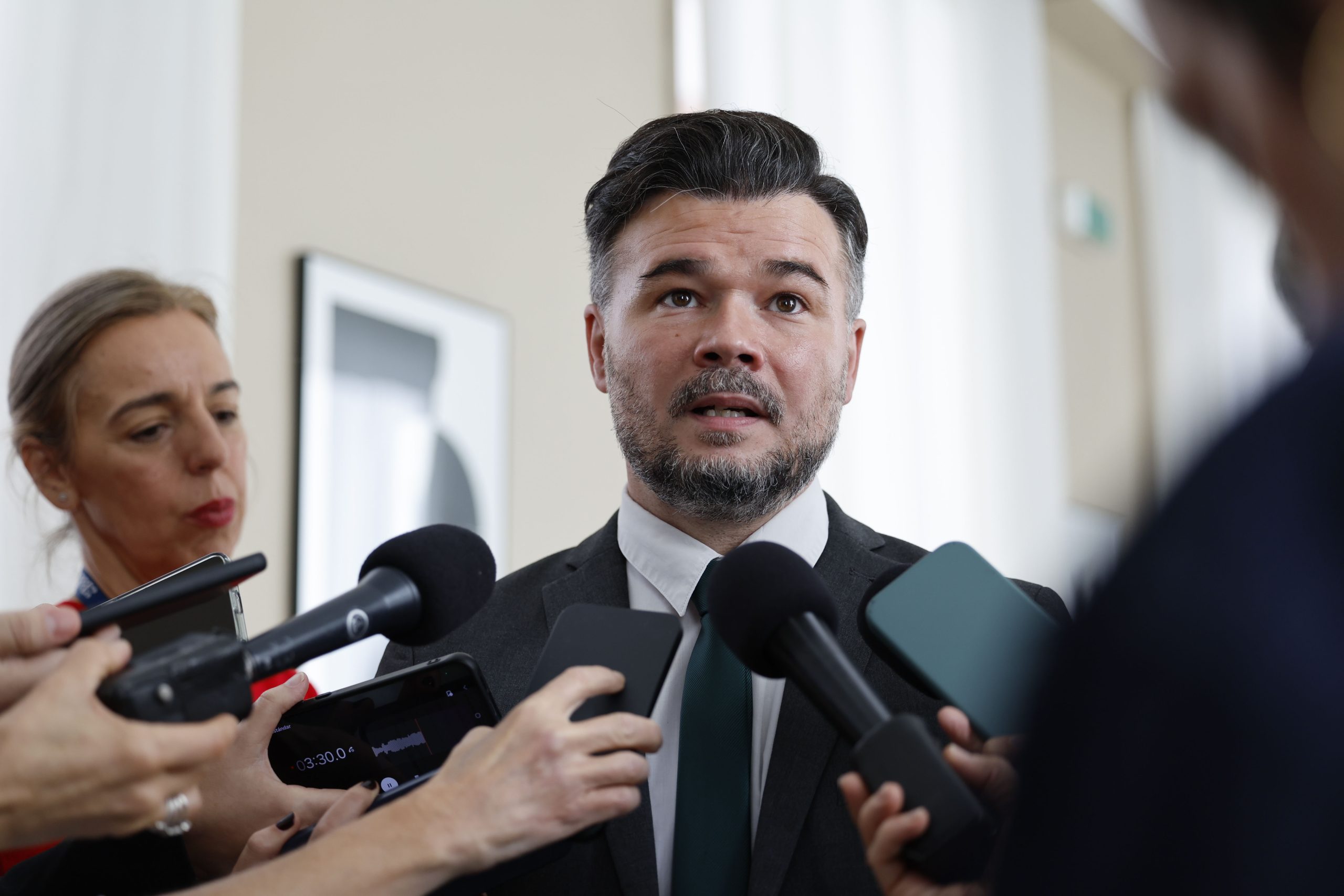 Gabriel Rufián: El Diputado que Habla Claro y Llama a la Acción en Tiempos de Crisis