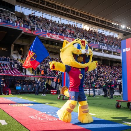 ¡Descubre el nuevo peluche de CAT! La mascota del FC Barcelona que despierta emociones en su 125 aniversario