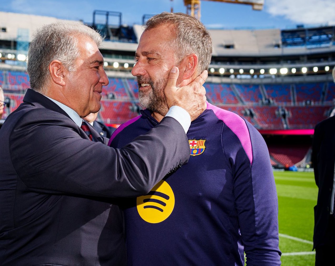 Hansi Flick, Raphinha y un Barça en clave de contrato: 1 año y medio de confianza y nervios por el futuro