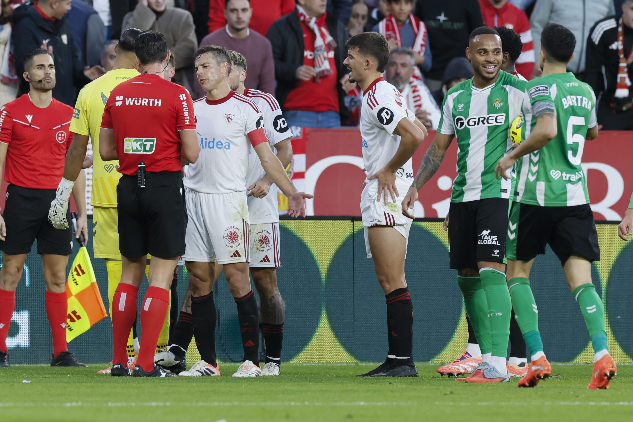 El Sevilla FC Responde a la Propuesta de Sanción: Un Comunicado que Desata la Indignación