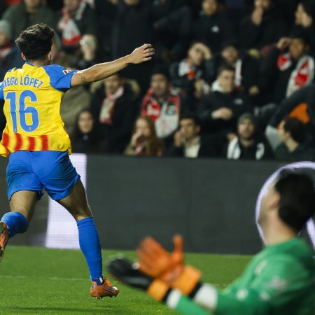 Valencia Empata en Vallecas: Diego López Destaca el “Sabor Agridulce” del Partido