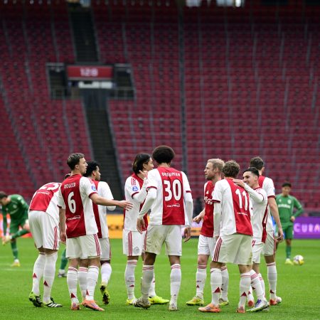 Reviviendo el Fútbol: Ajax Logra su Primera Victoria tras Controversia en el Partido Suspendido