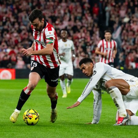 El Athletic de Bilbao: La Revolución de los Laterales y el Legado de Óscar de Marcos