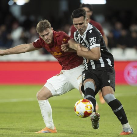 ¡Increíble remontada! El Valencia Rescata un Partidazo en Cartagonova y Avanza a Dieciseisavos