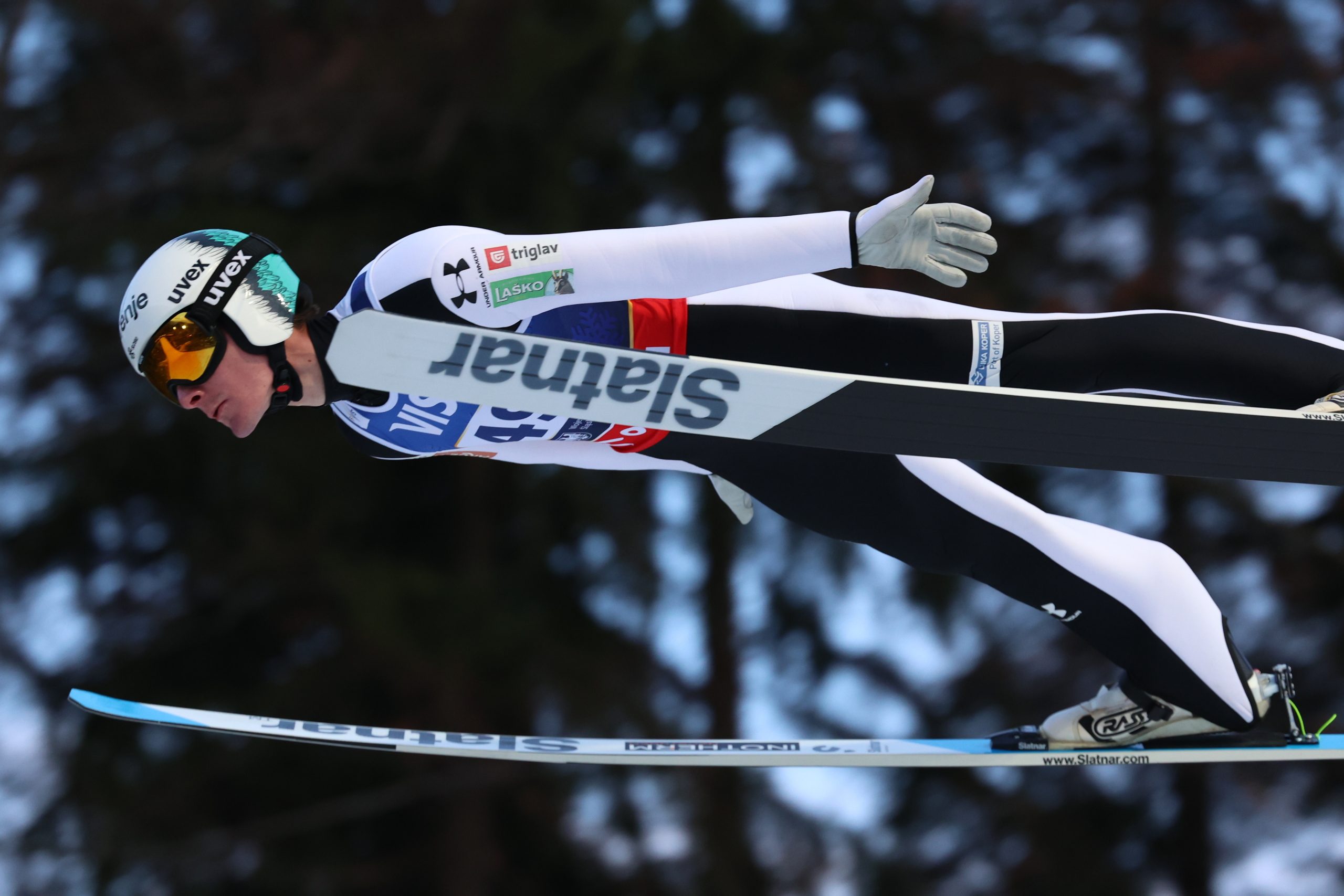 ¡Triunfo deslumbrante! Domen Prevc se lleva su primera victoria de la temporada en la Copa del Mundo de saltos de esquí