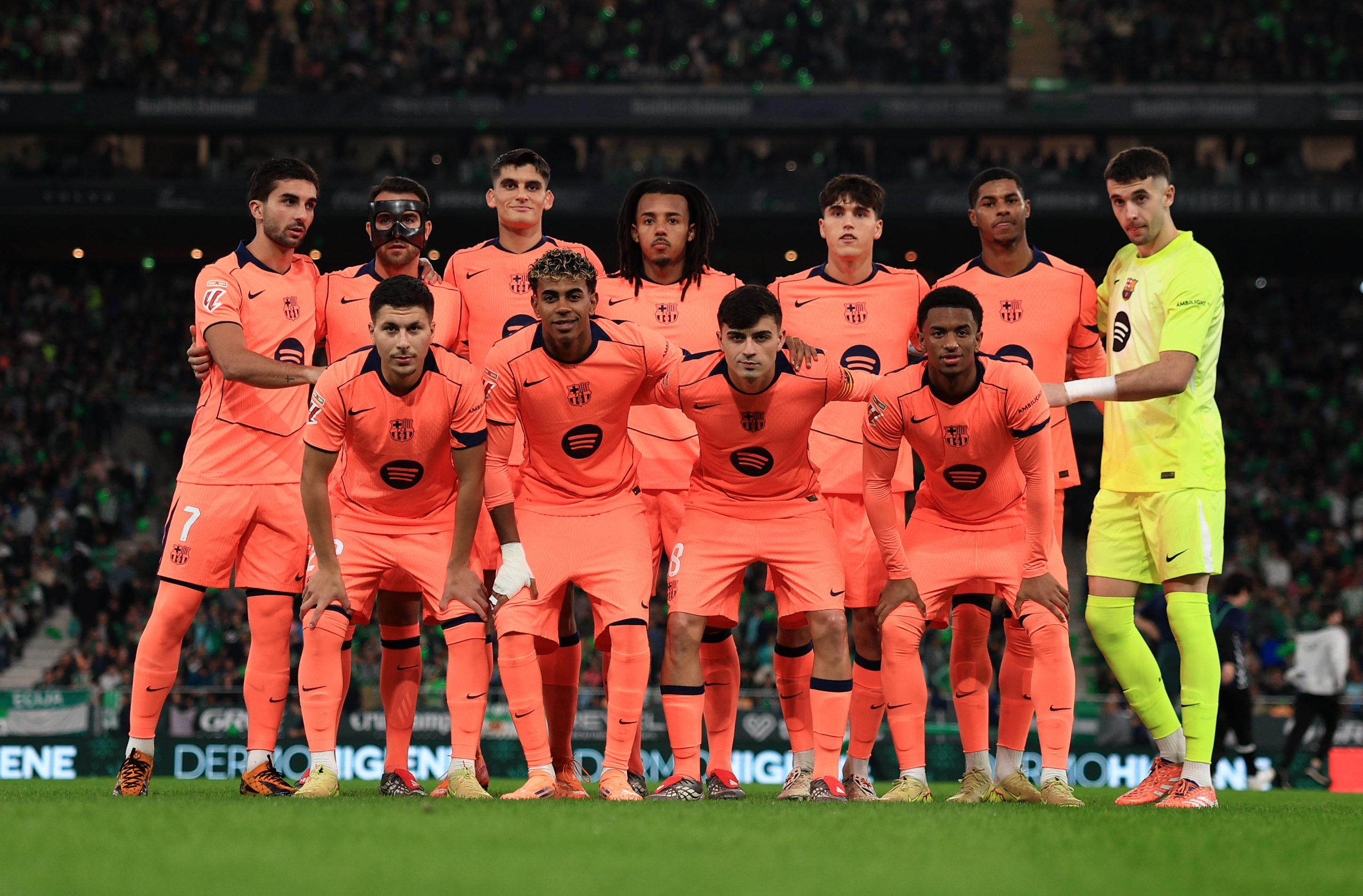 ¡Histórico! Hansi Flick lidera al FC Barcelona hacia un once inicial juvenil que rompe récords en LaLiga