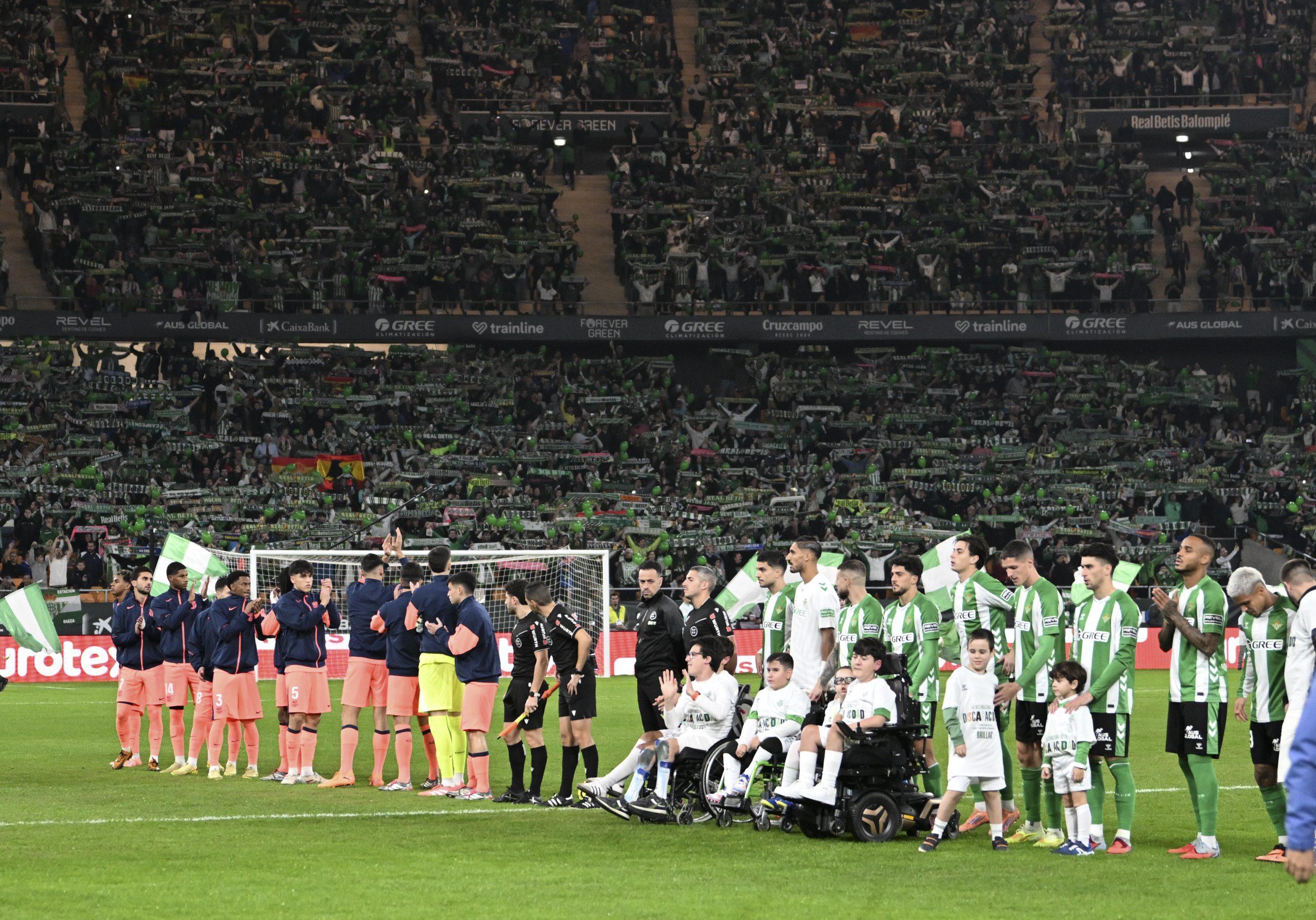 Impacto de la Agresión en La Cartuja: La Sorpresa del Barça y la Reacción de los Aficionados
