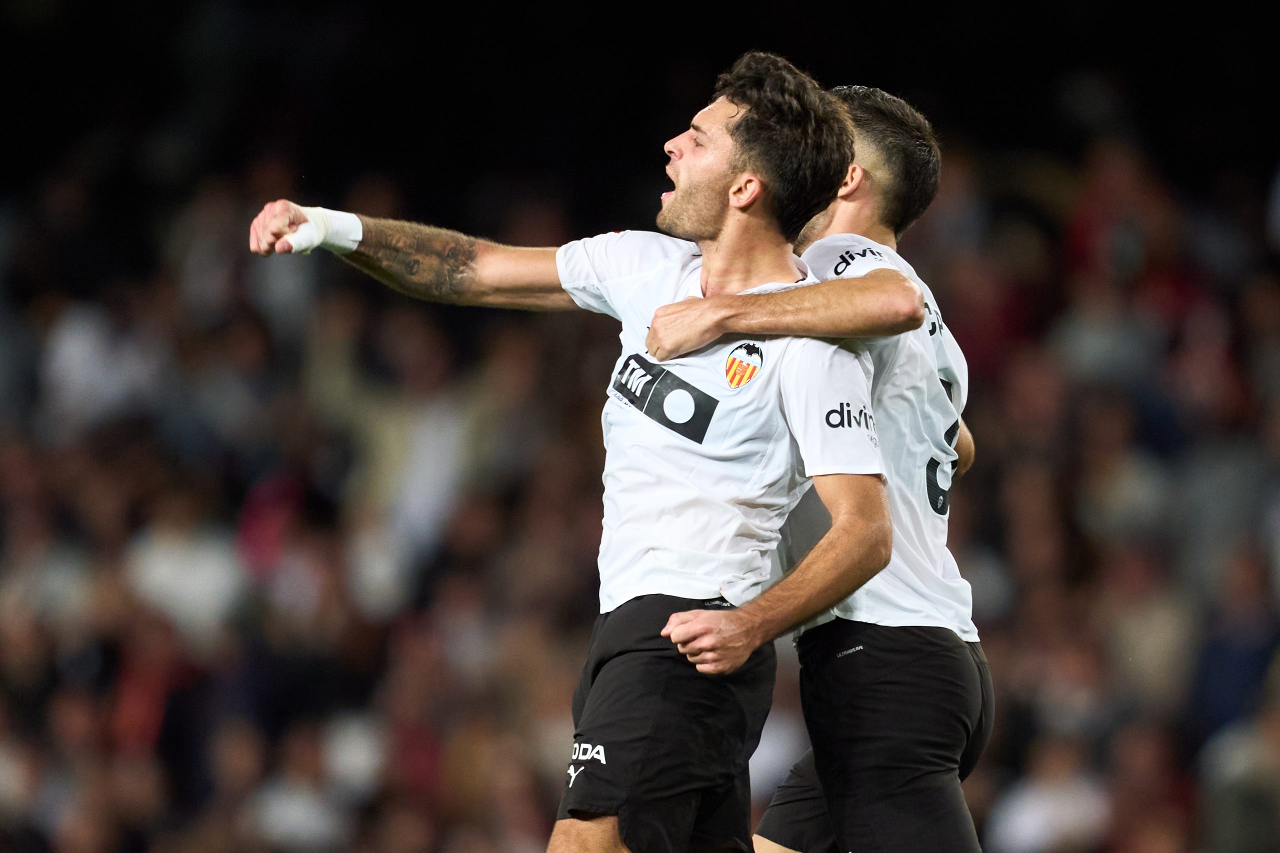 Hugo Duro Revive al Valencia en el 93: Un Empate Lleno de Emoción y Tensiones en Mestalla