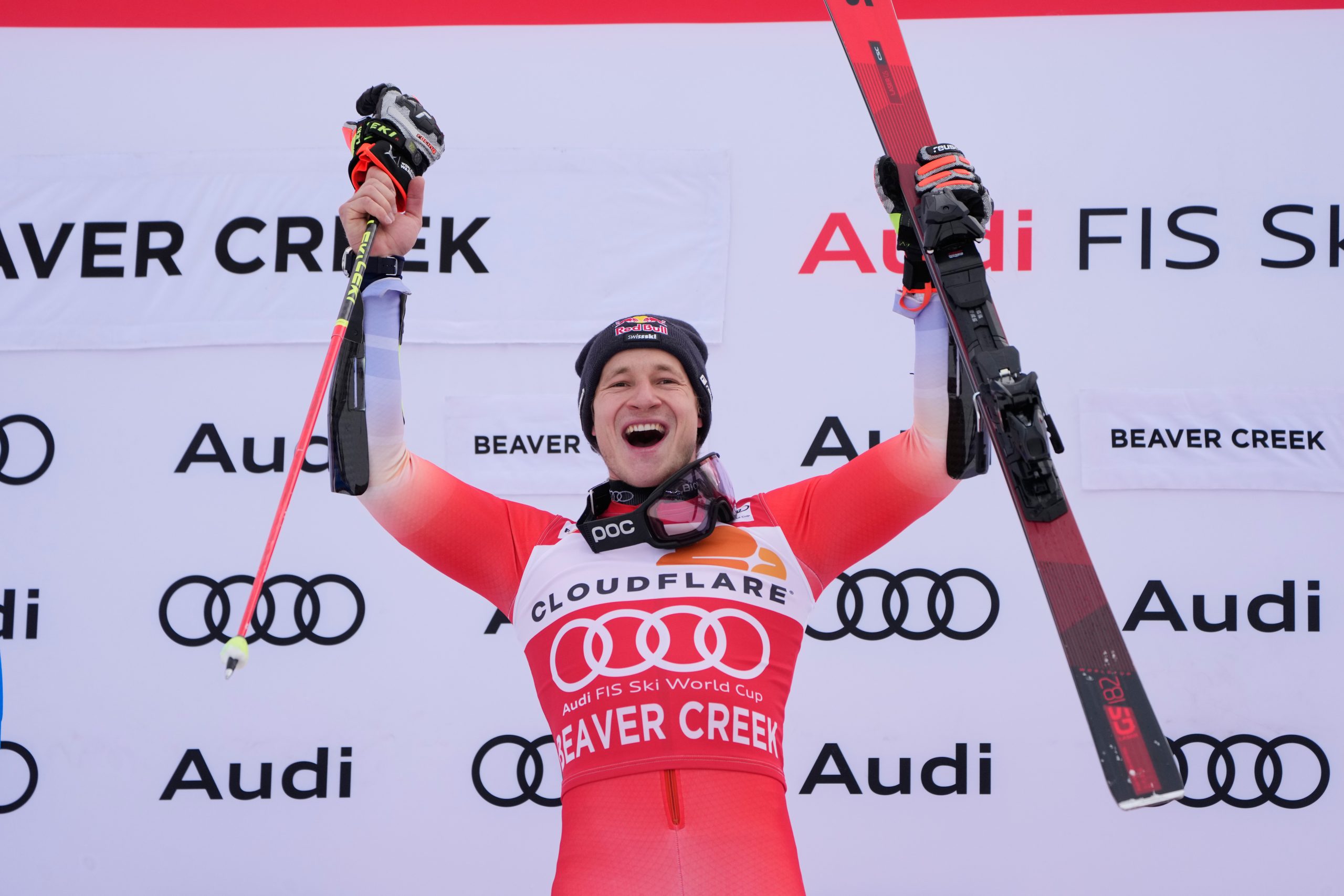 Marco Odermatt Triunfa de Nuevo: 4 Llamativas Victoria en la Copa del Mundo de Esquí Alpino