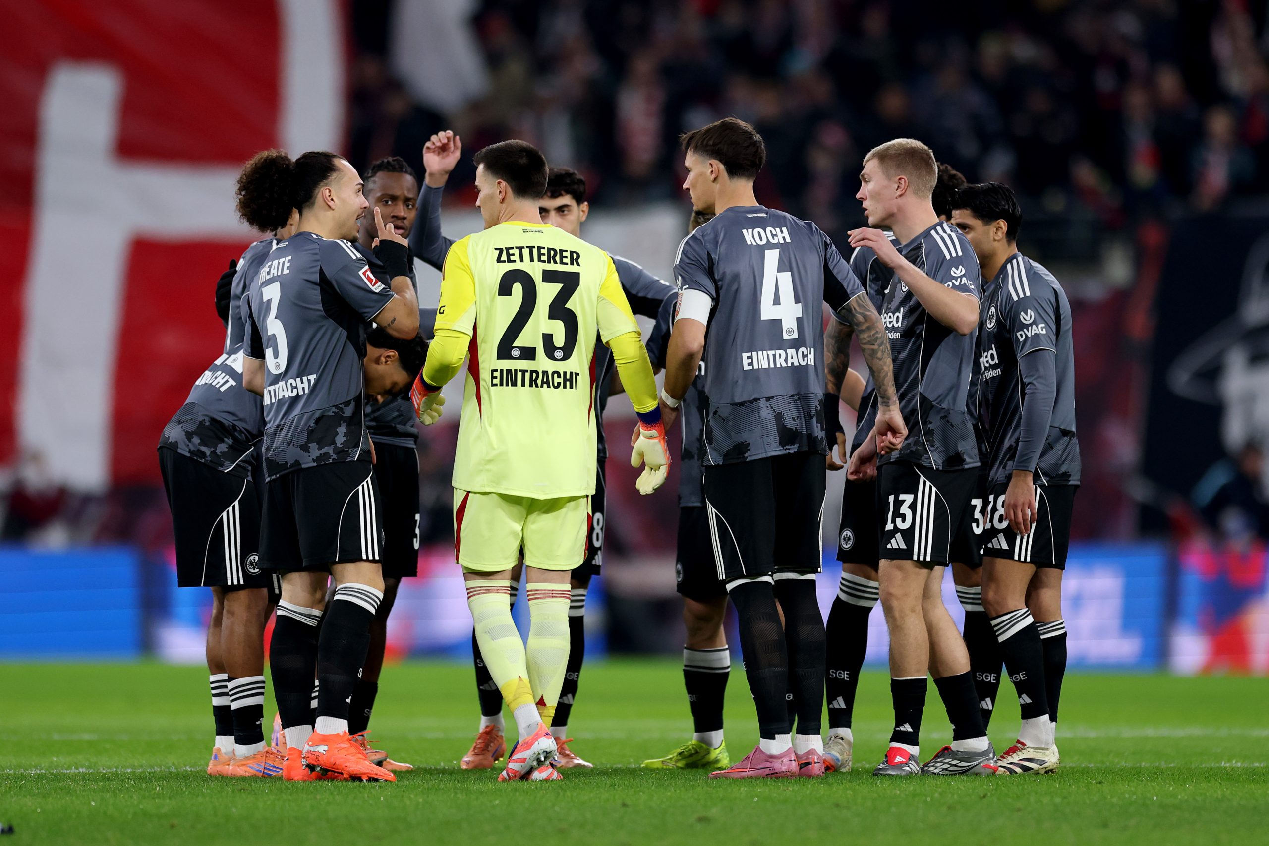 Desafíos en el Eintracht: 5 Claves sobre las Dificultades Tácticas de Dino Toppmöller ante el Barcelona