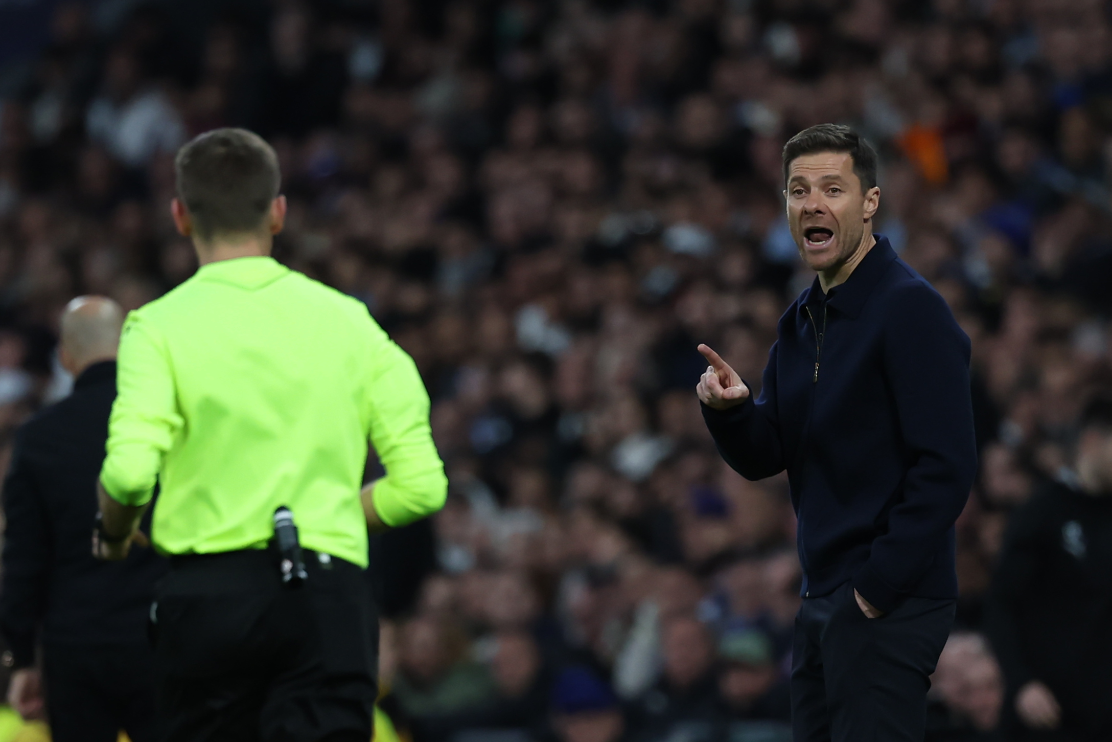 Los Desafíos de Xabi Alonso: ¿Qué Futuro le Espera Tras la Derrota Frente al Manchester City?