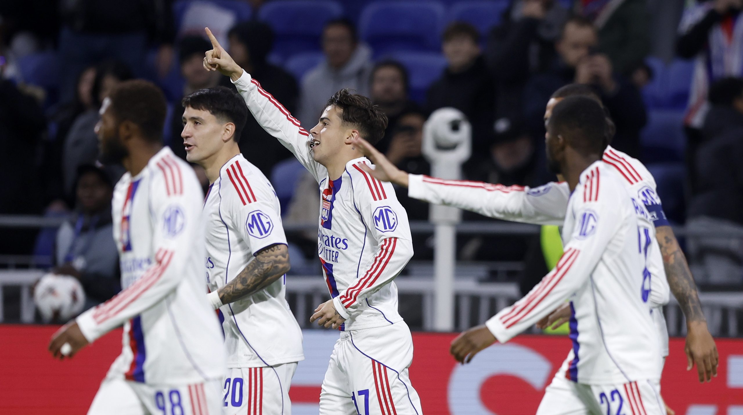 El Lyon se mantiene firme: 2-1 sobre el Go Ahead Eagles y liderazgo en Europa League asegurado