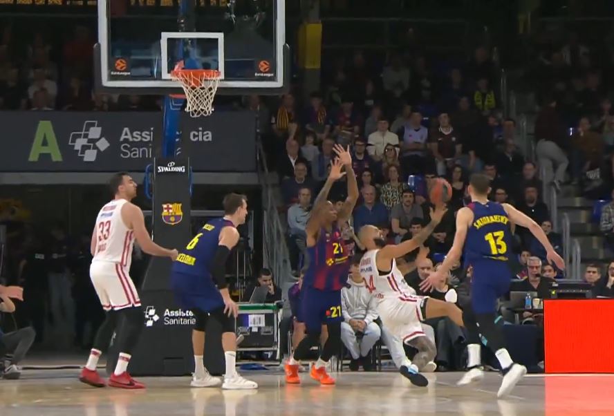 La Resiliencia de Evan Fournier: Un Esfuerzo Impresionante que Resalta en el Duelo entre Olympiacos y Barça