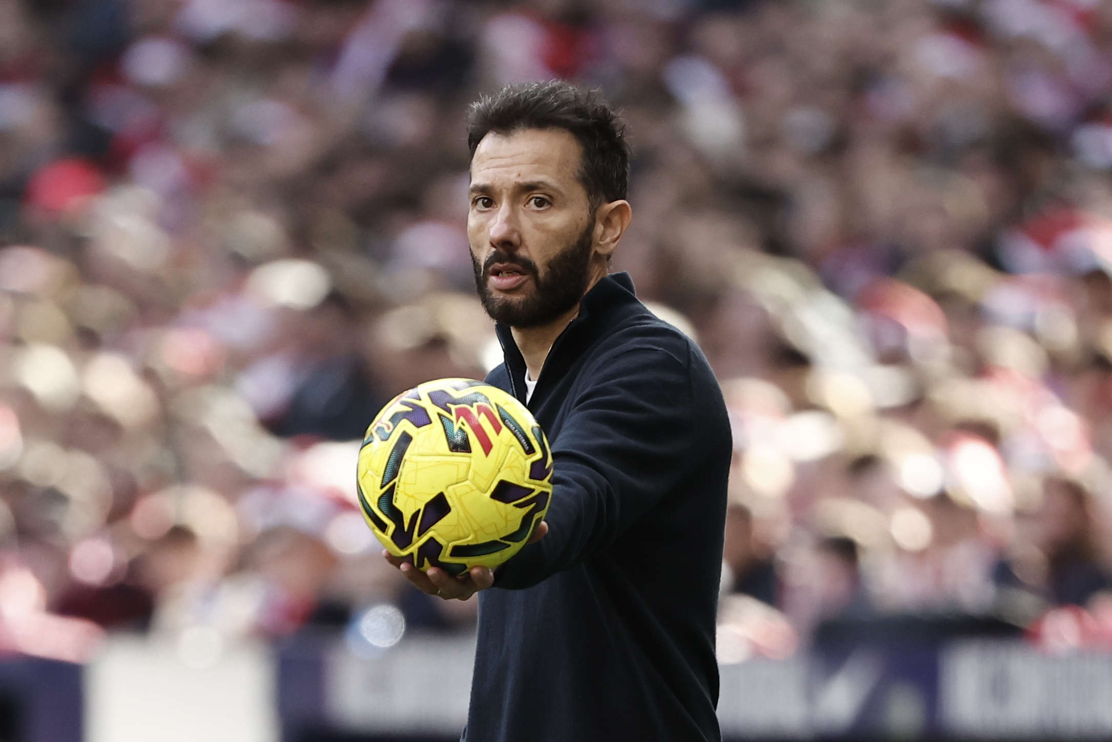 Valencia: Carlos Corberán Habla de la Derrota ante el Atlético de Madrid y su Orgullo por el Equipo