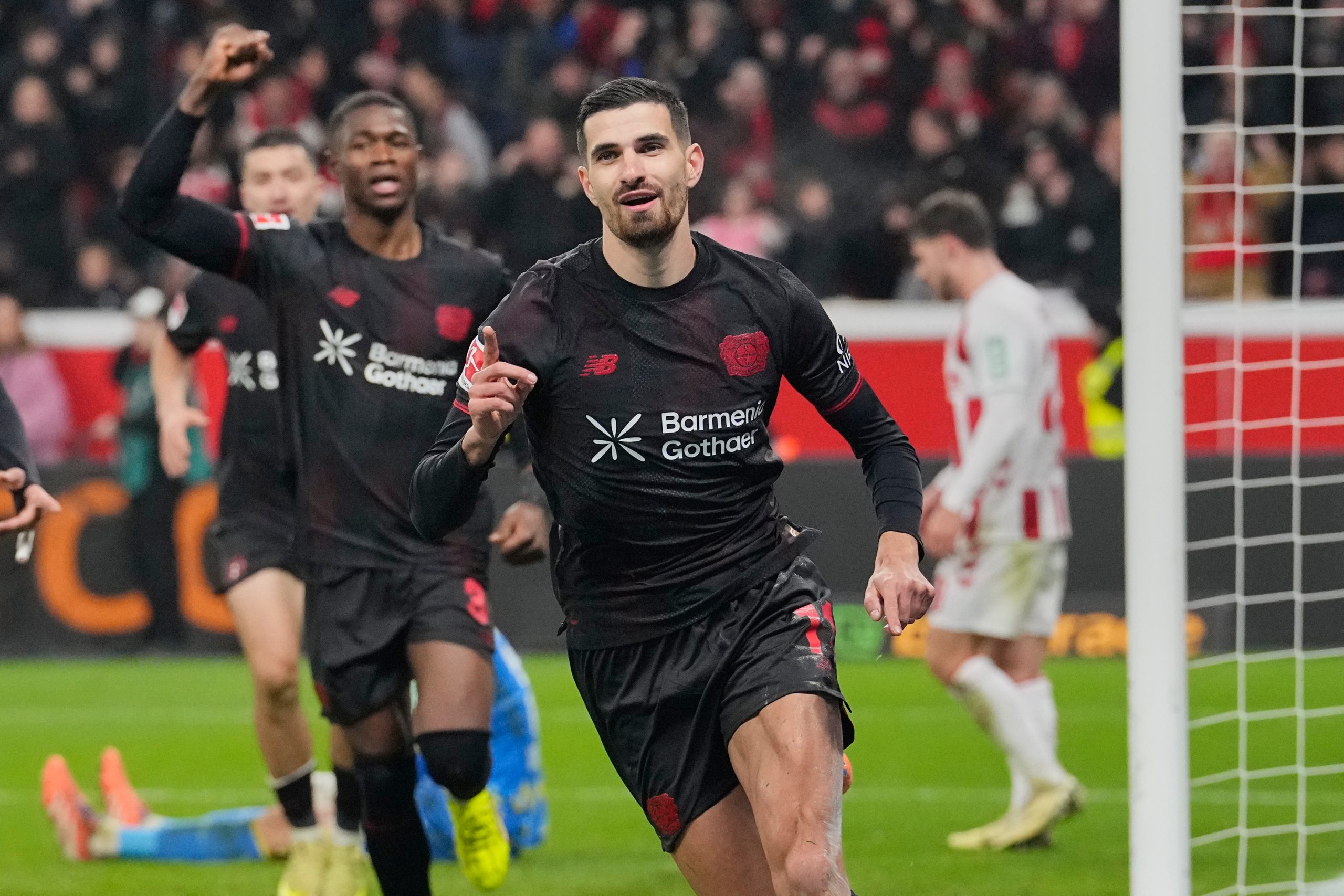 La lucha por la cuarta plaza en la Bundesliga alcanza su punto álgido: tres victorias clave iluminan la pelea por el puesto