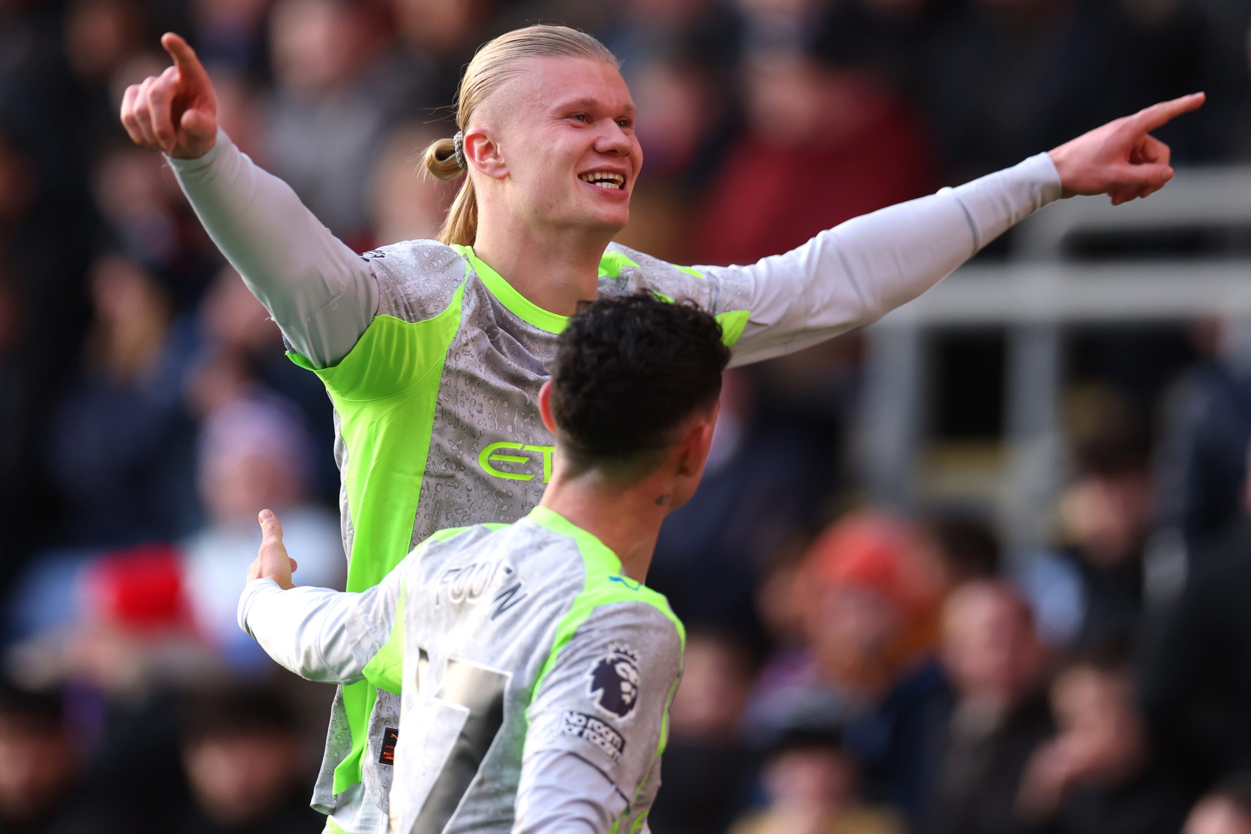 Erling Haaland: El Superestrella Noruega que Sorprendió en su Primer Disparo con el Manchester City