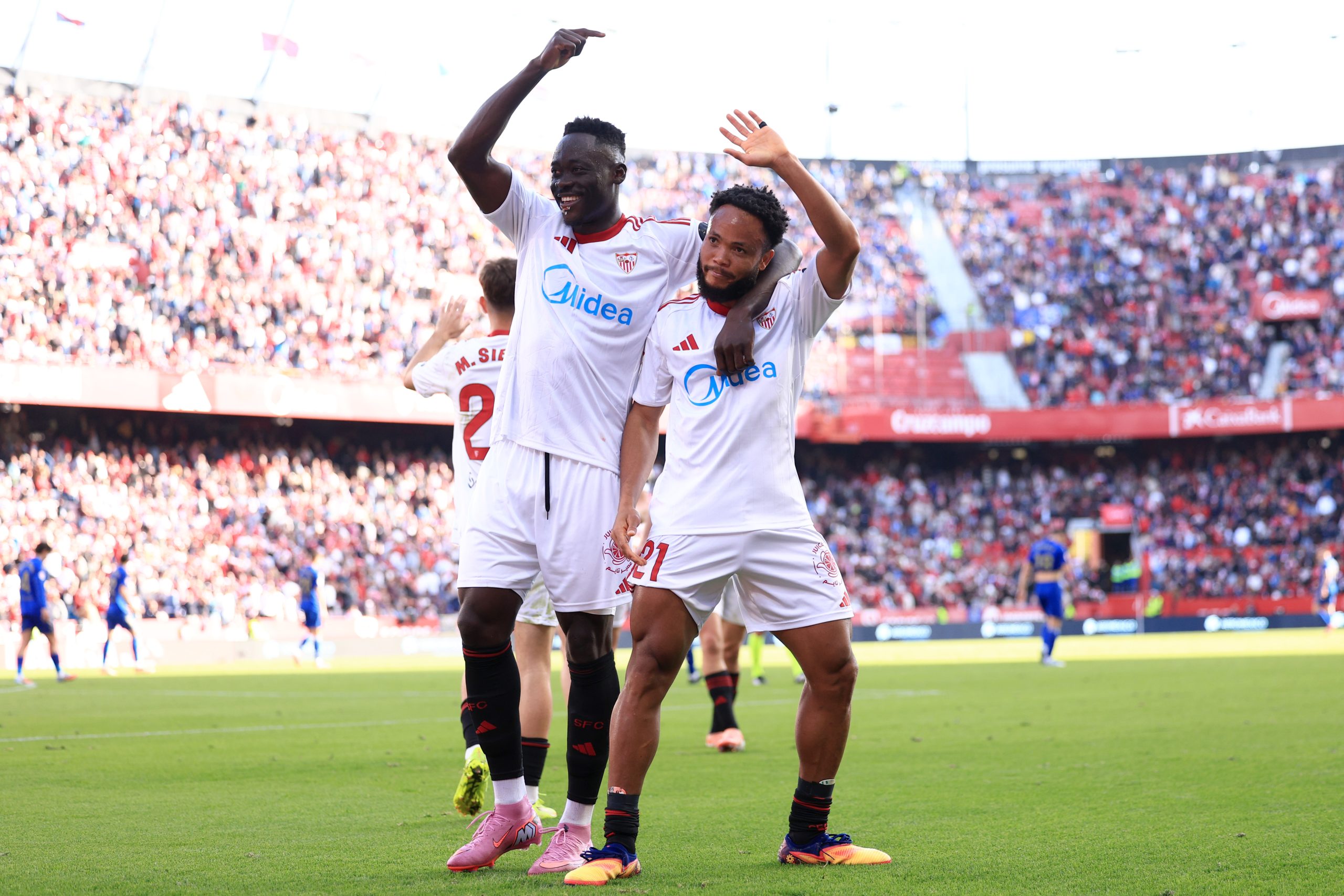 El Sevilla despierta con una goleada de 4-0 ante el Oviedo, liderada por Akor Adams El Sevilla despierta con una goleada de 4-0 ante el Oviedo, liderada por Akor Adams