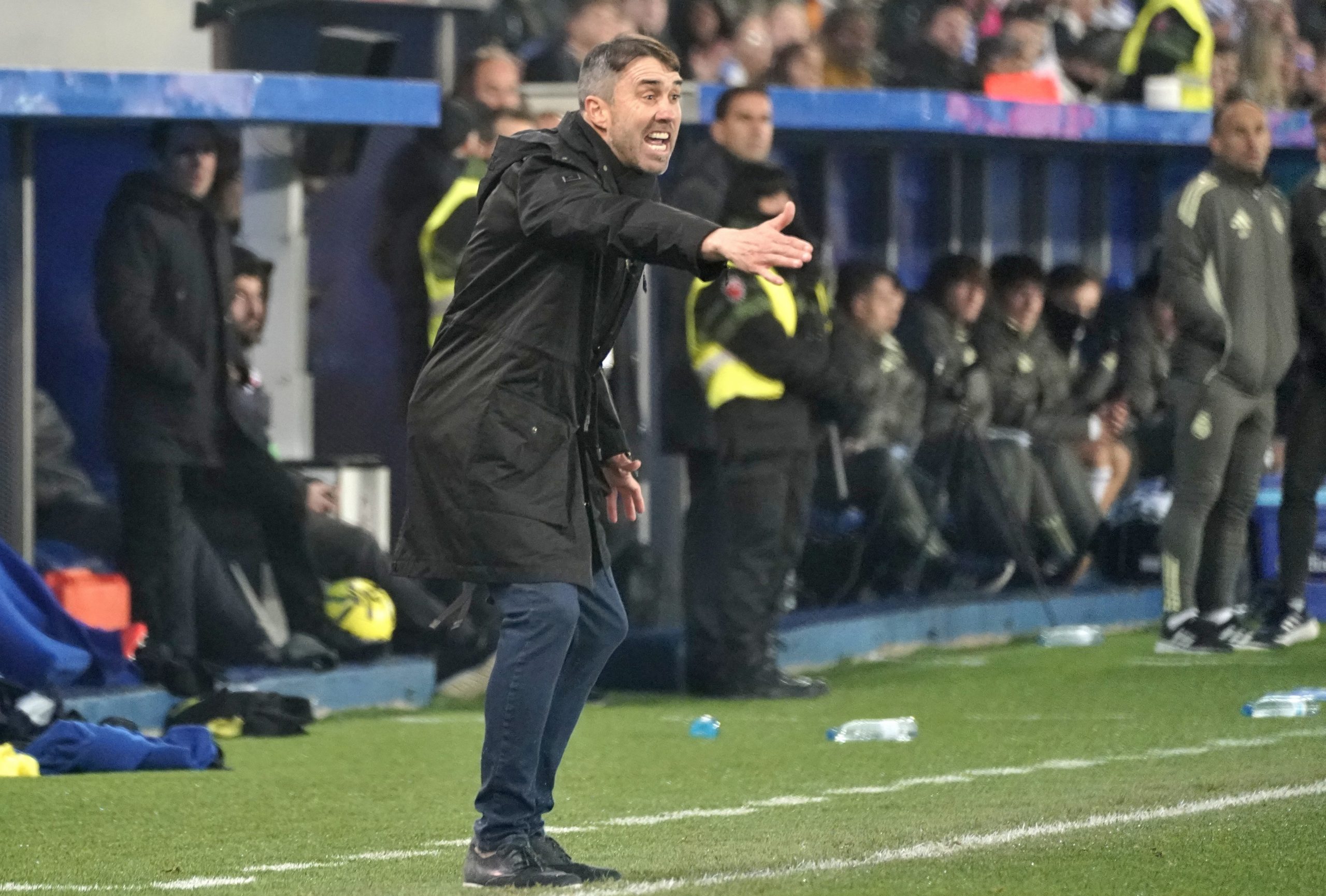 Las Controversias del Alavés: Coudet y Alonso Hablan del Penalti a Vinicius en el Partidos Clave