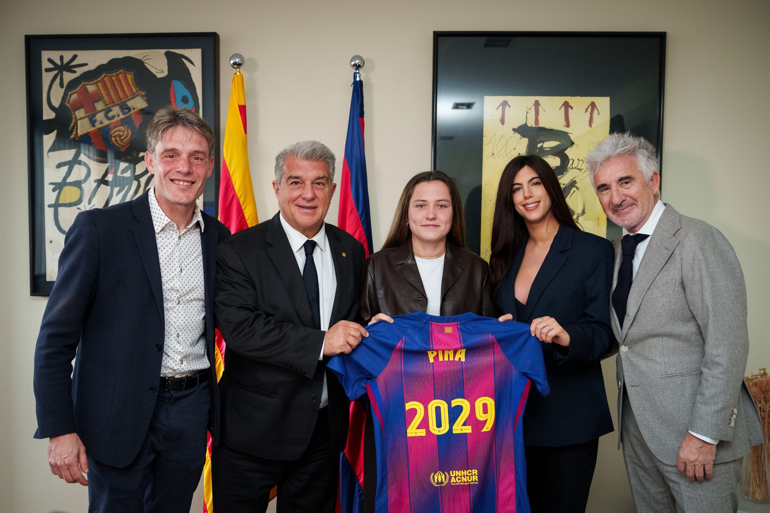 Claudia Pina renueva con el FC Barcelona hasta 2029: El futuro brillante del fútbol femenino en el club