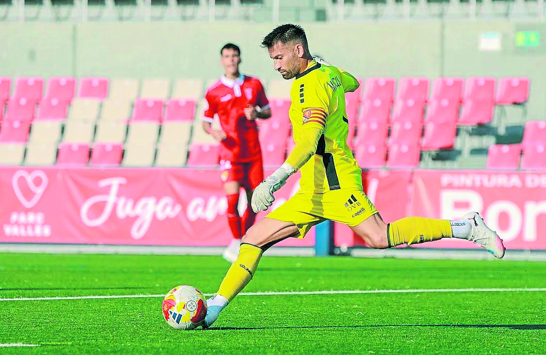 Marcos Pérez: El Portero que Brilla a los 41 Años y Salva al Terrassa de la Tempestad
