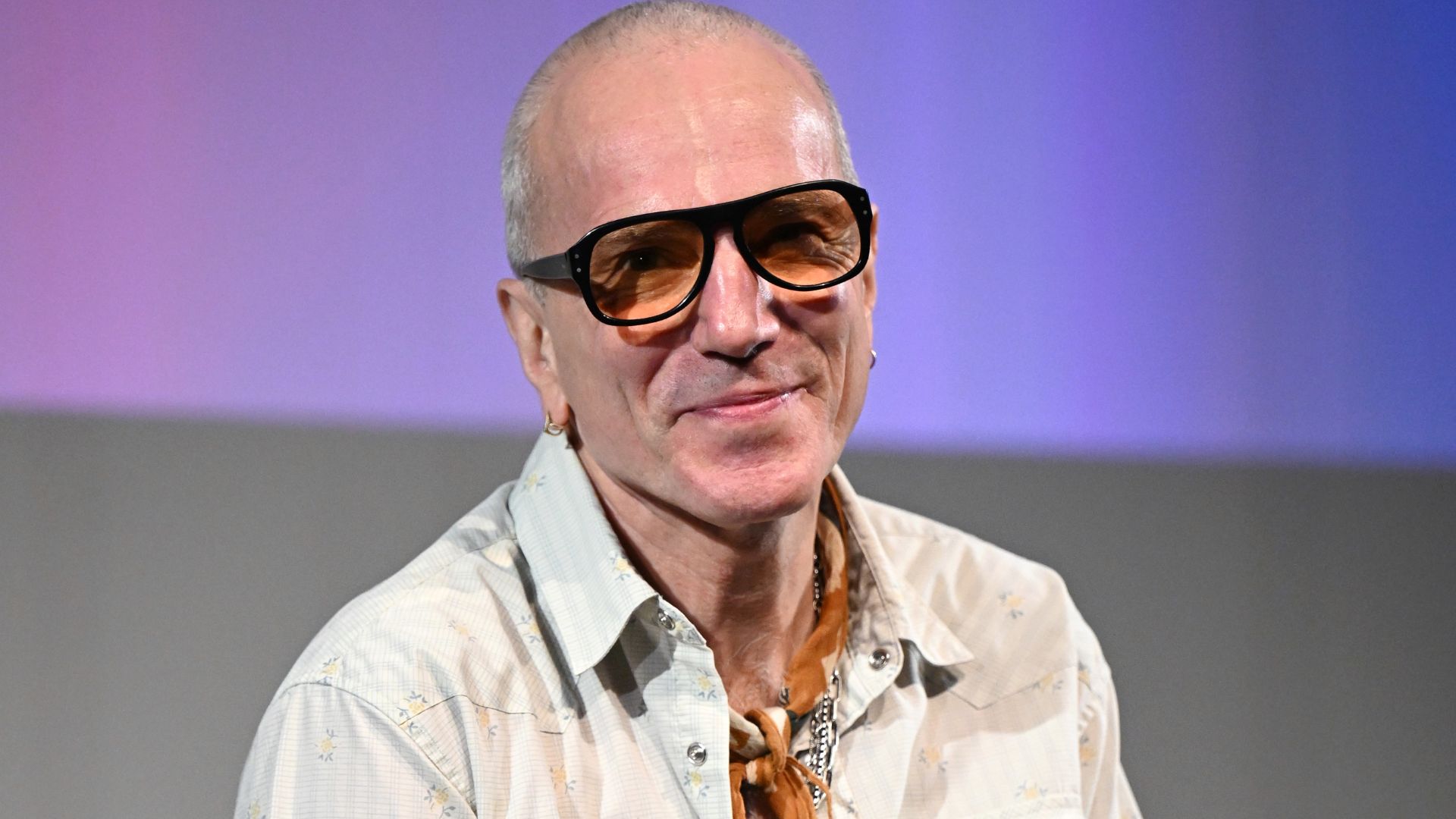 Daniel Day-Lewis Rompe el Silencio: Su Regreso y Reflexiones tras Años de Alejamiento