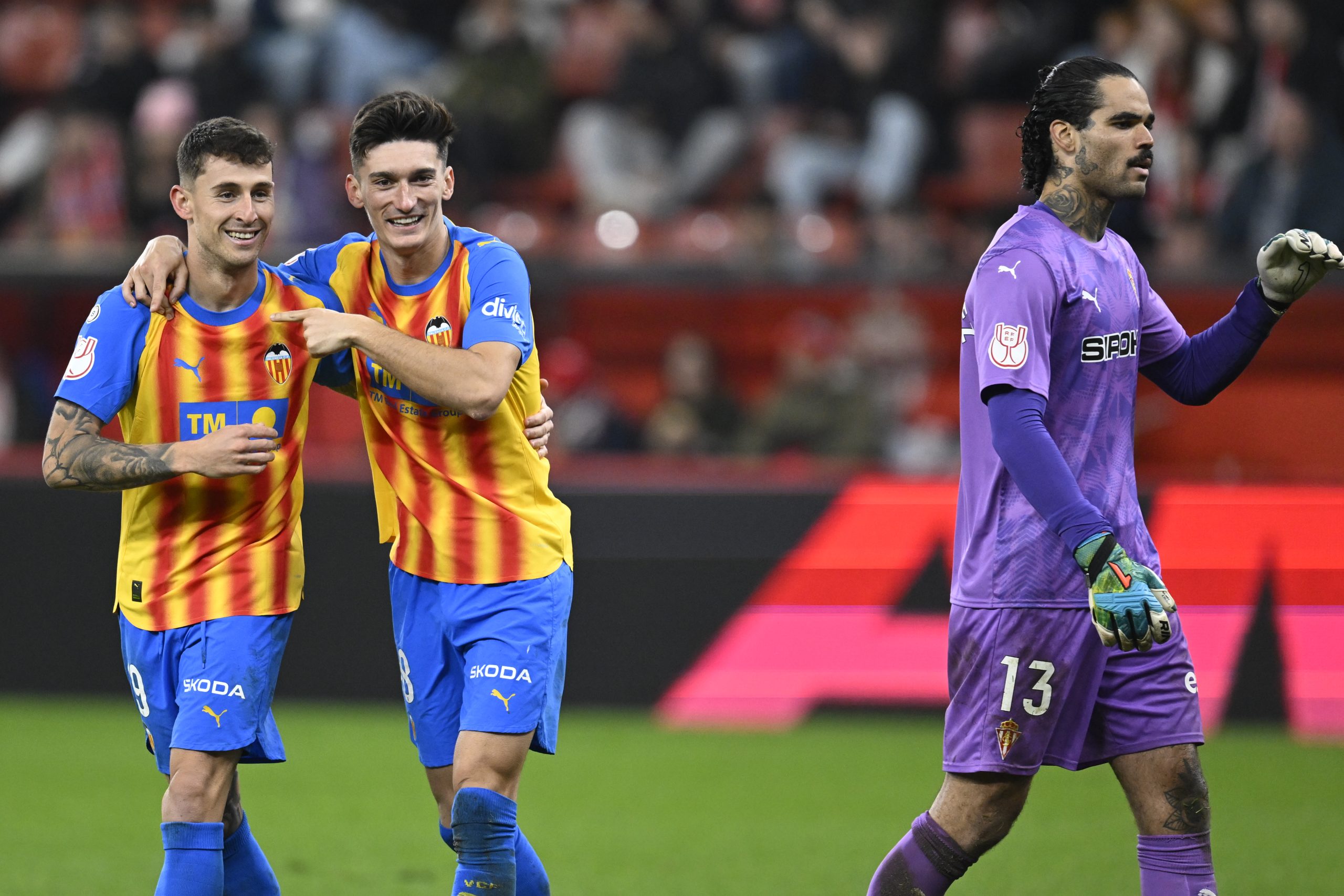 El Valencia avanza a octavos de final de la Copa del Rey con una contundente victoria sobre el Sporting de Gijón