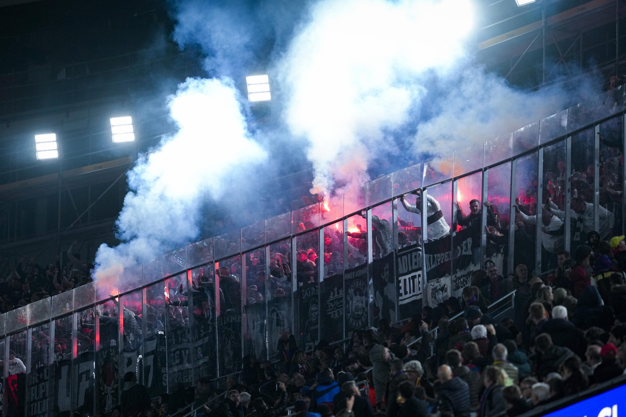 UEFA Impone Durísima Sanción al Eintracht Frankfurt: €46,000 y Prohibición de Venta de Entradas
