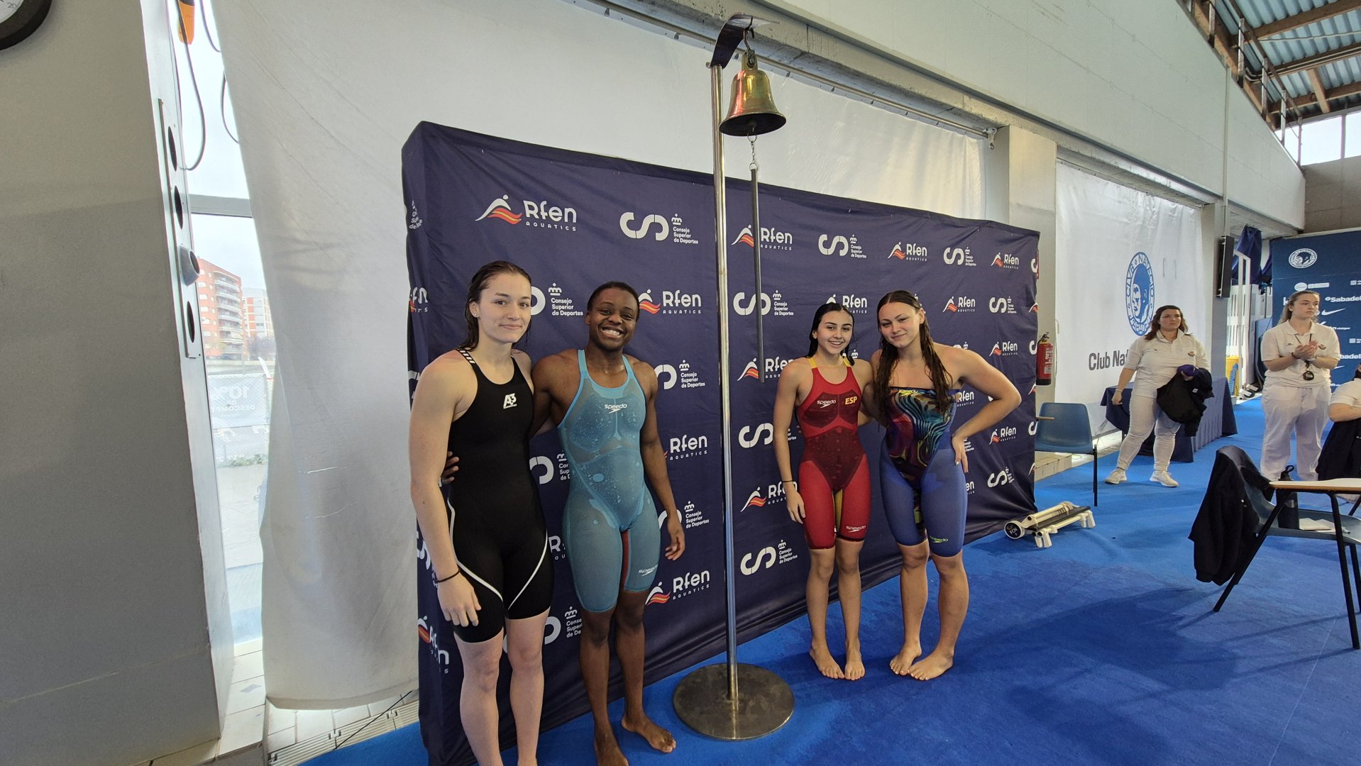 El emocionante duelo del 4×50 libre femenino: Un nuevo récord de España en la Copa de Clubes