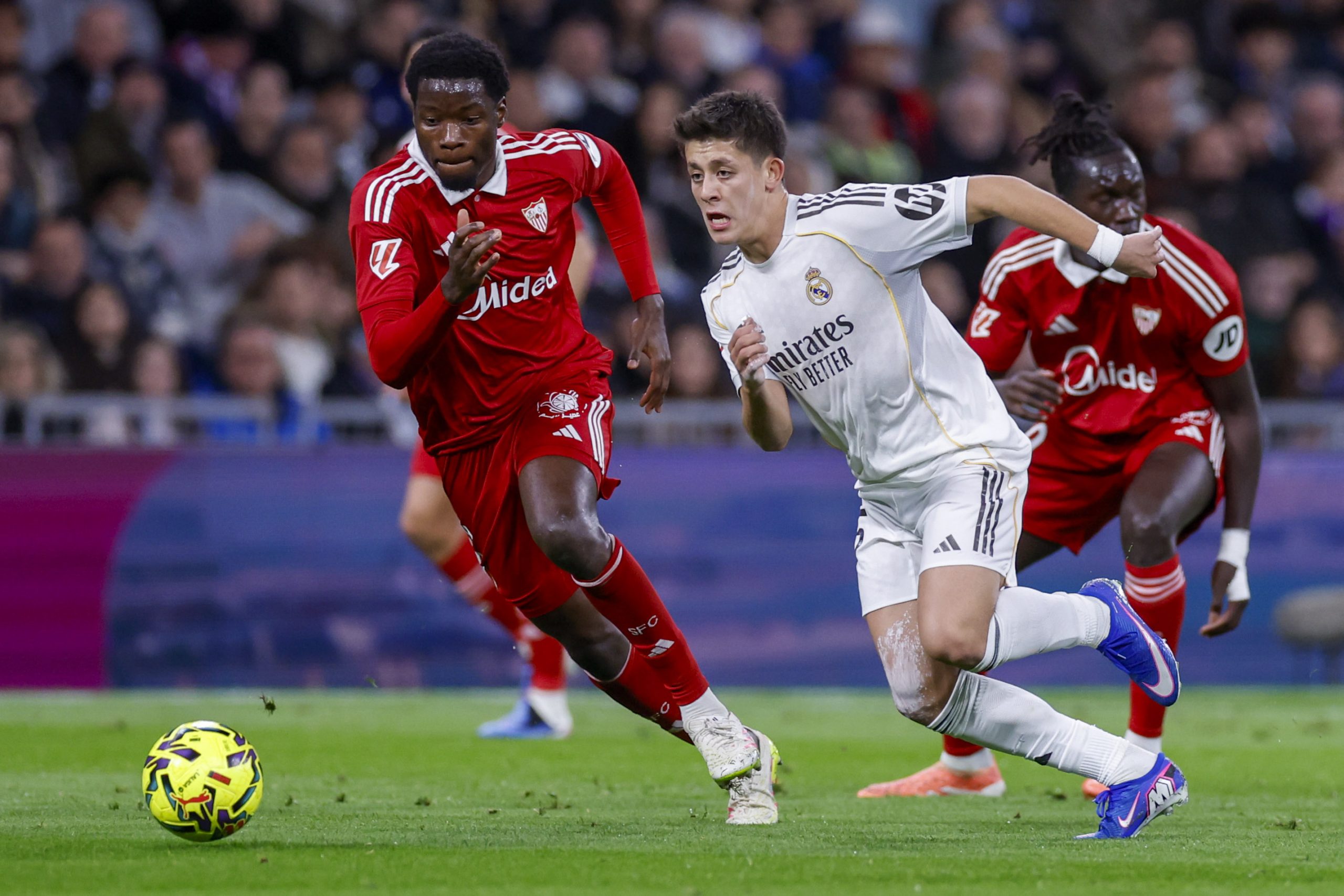 Polémica en el Santiago Bernabéu: Sevilla cae 0-2 ante Real Madrid en un duelo de decisiones arbitrales cuestionadas