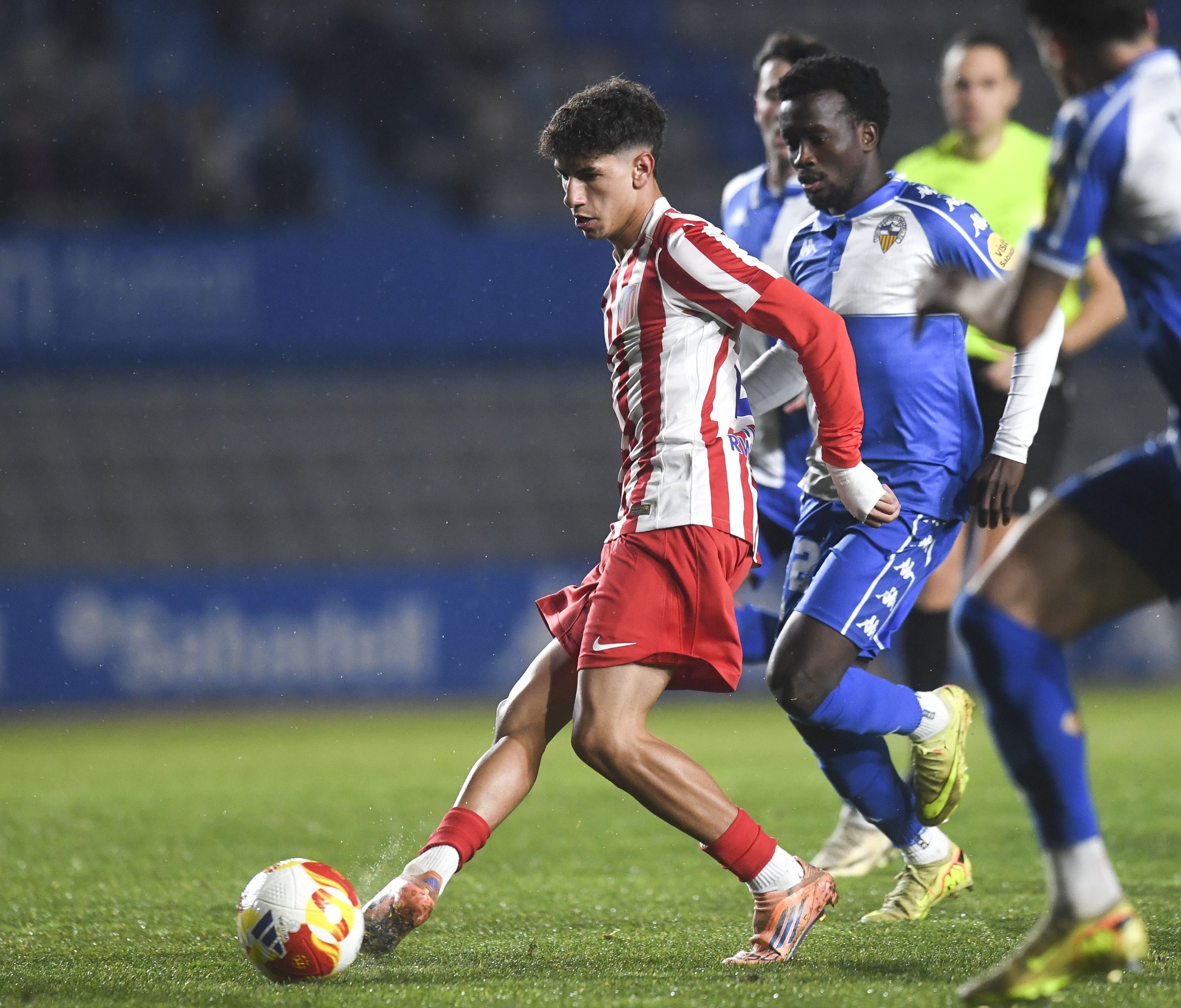 Atlético Madrileño se Despide del 2025 Como Líder: Una Derby Empatado en Drama y Oportunidades Fallidas