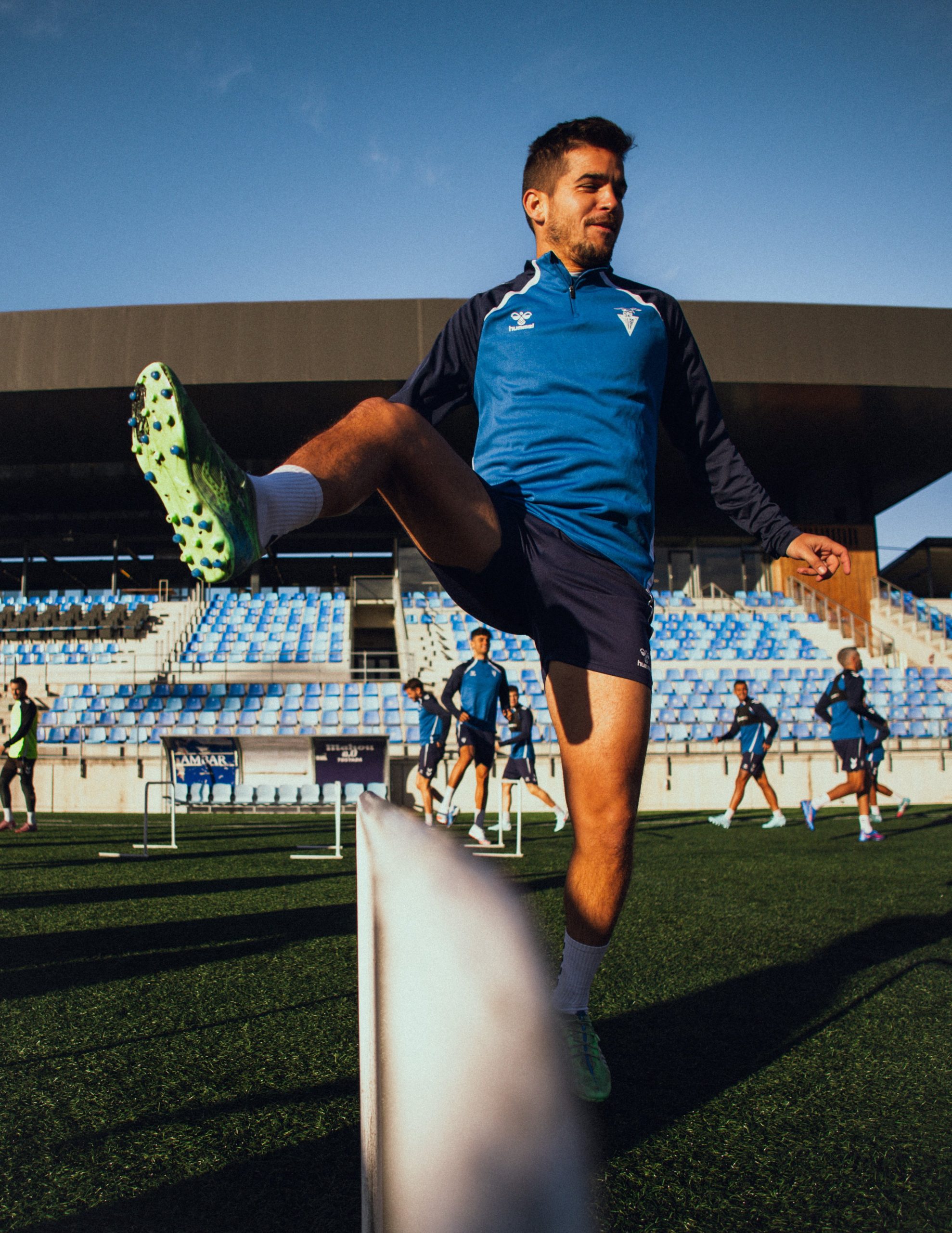 Badalona y otros equipos buscan triunfar en una jornada clave del fútbol español