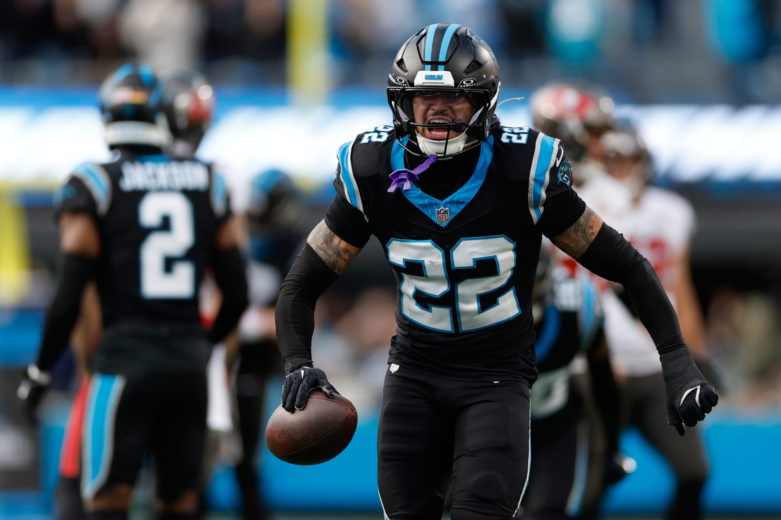 Las Emocionantes Victorias de Carolina, Buffalo y Los Ángeles: Un Paso Más Cerca de los Playoffs de la NFL