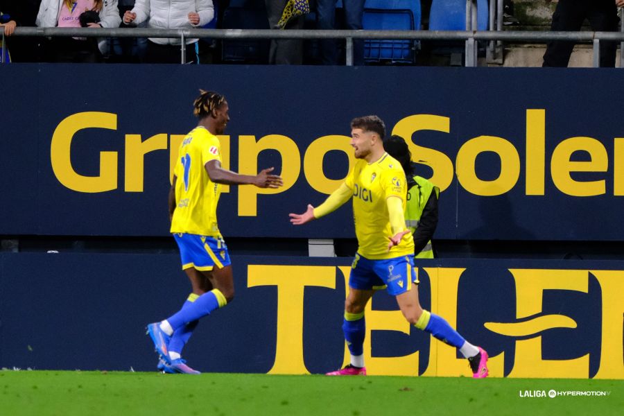 El Cádiz Regresa al Camino del Éxito: Triunfo por 2-0 Ante el Castellón en Casa