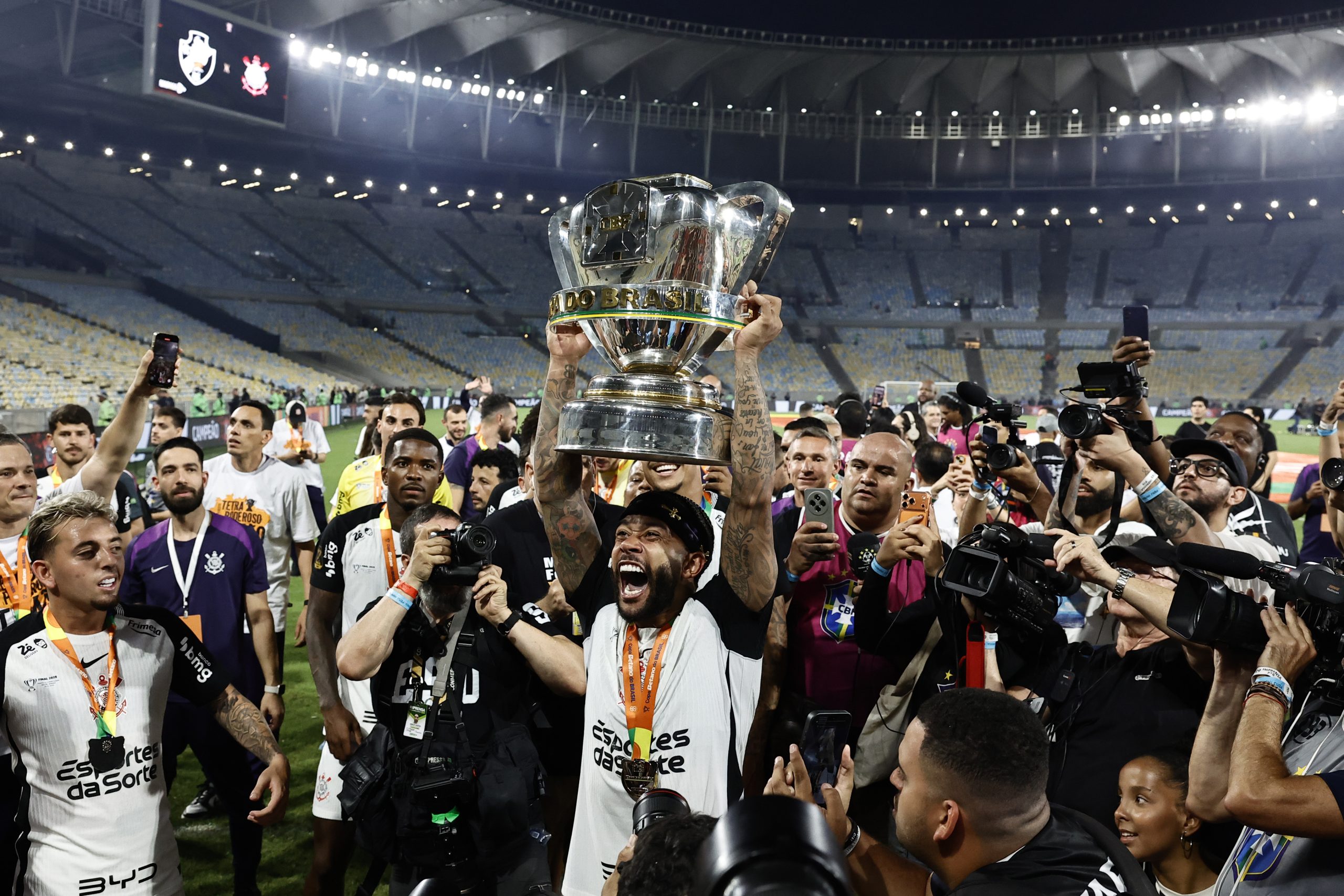 Memphis Depay Brilla en la Final de la Copa de Brasil: El Corinthians Regresa a la Libertadores