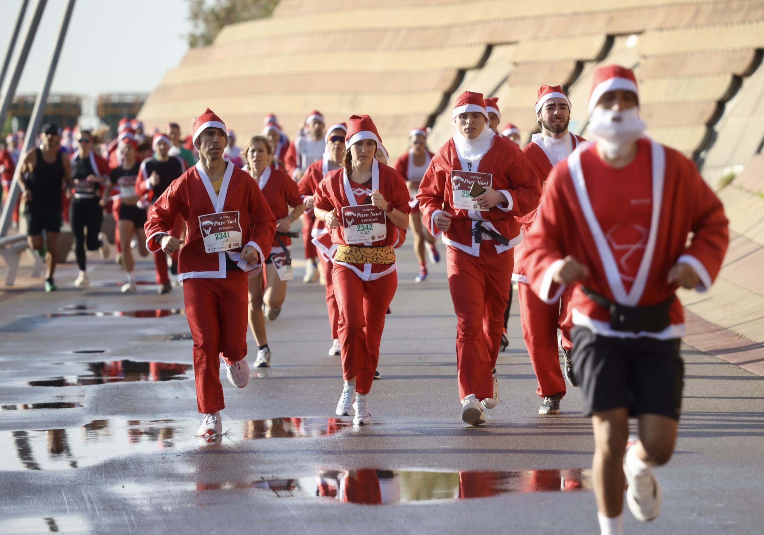 La Carrera Papá Noel en Barcelona: Más de 3.300 Corredores Celebran la Navidad en Grande