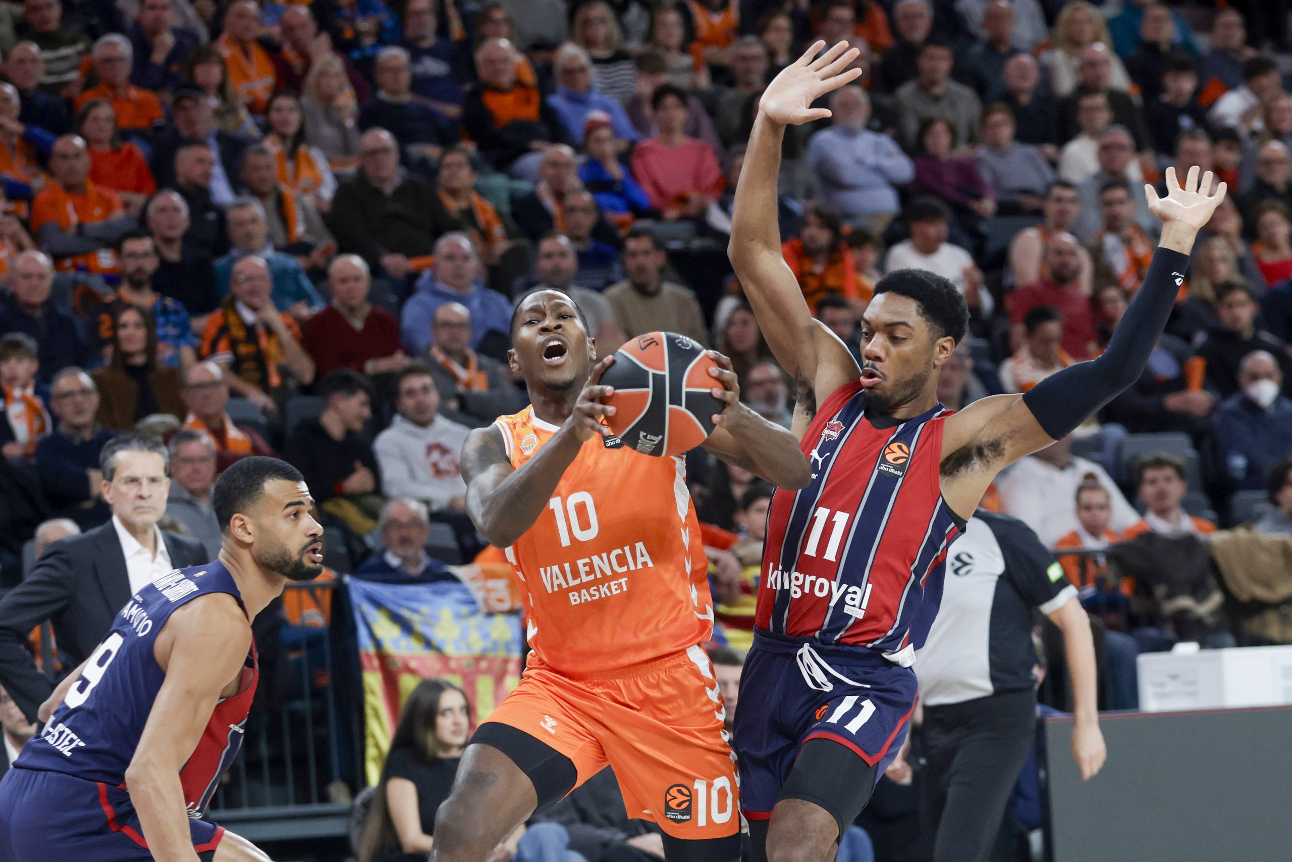 Valencia Basket Mantiene el Dominio: 5 Claves de su Victoria sobre Baskonia en el Roig Arena