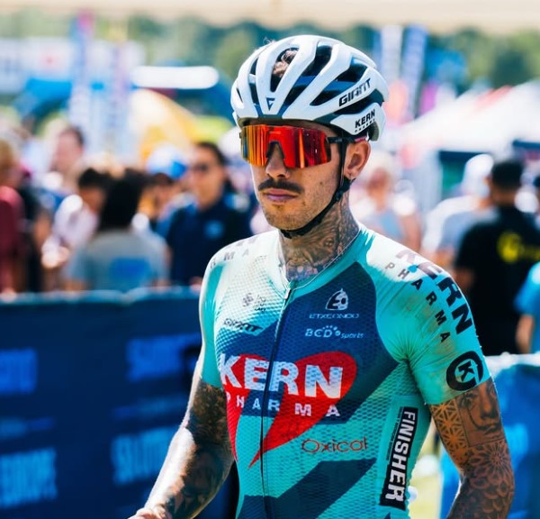 La Controversia de Kiko Galván: Un Ciclista en el Ojo del Huracán tras su Polémico Vídeo