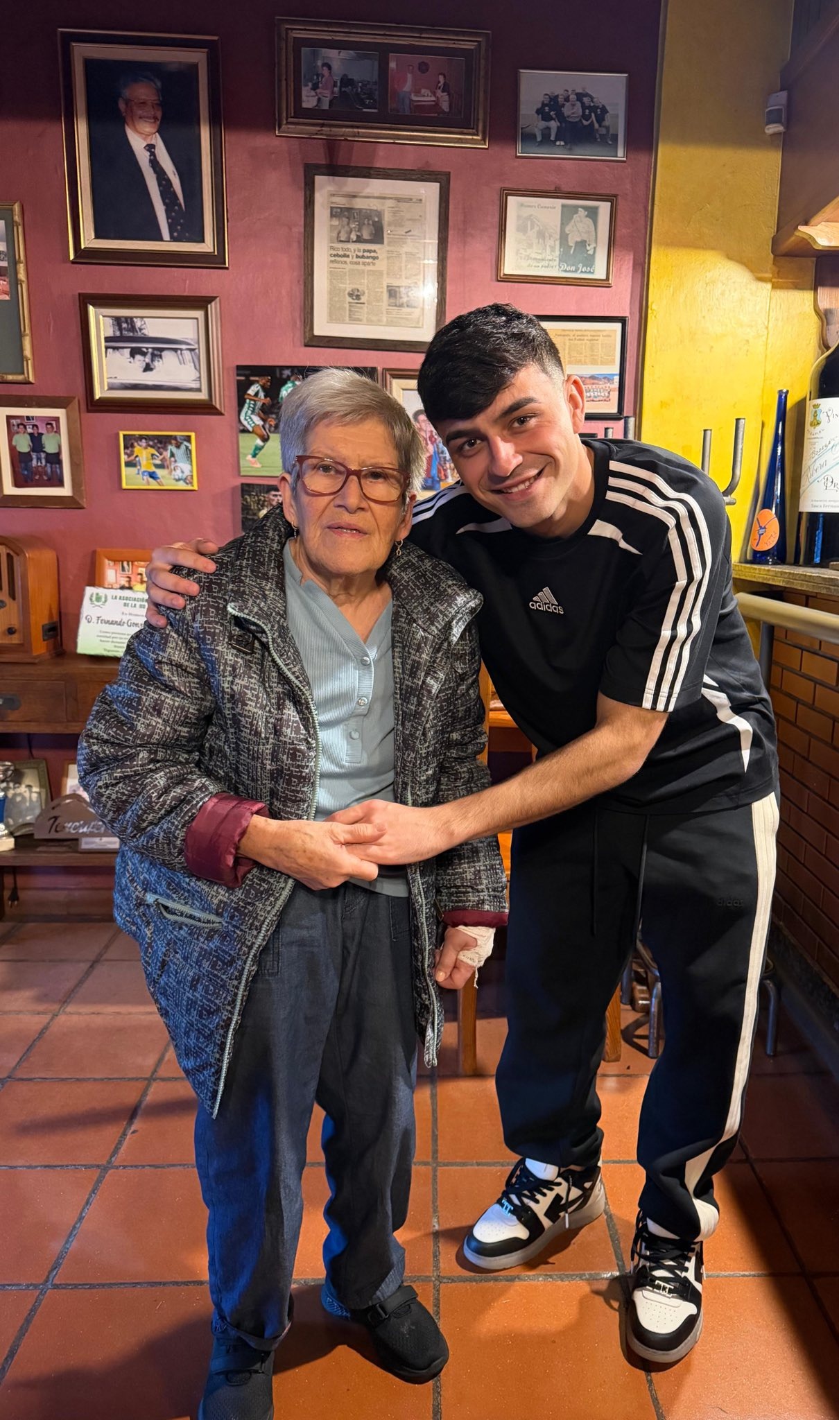 Pedri González: El Regalo Más Emotivo de la Navidad con Su Abuela