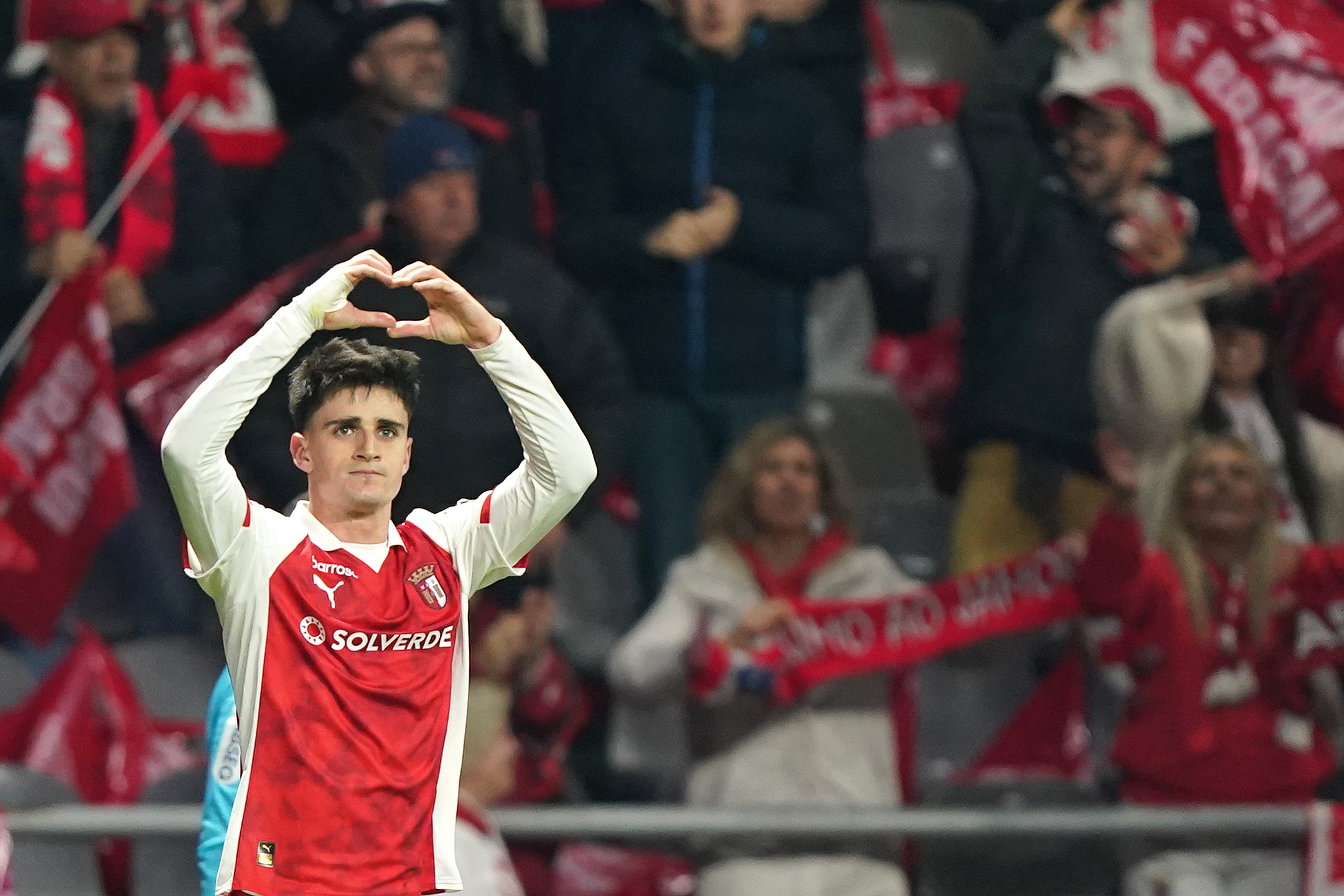 Emocionante empato 2-2 entre Braga y Benfica: La historia de Rodrigo Zalazar y Pau Víctor en la Primeira Liga
