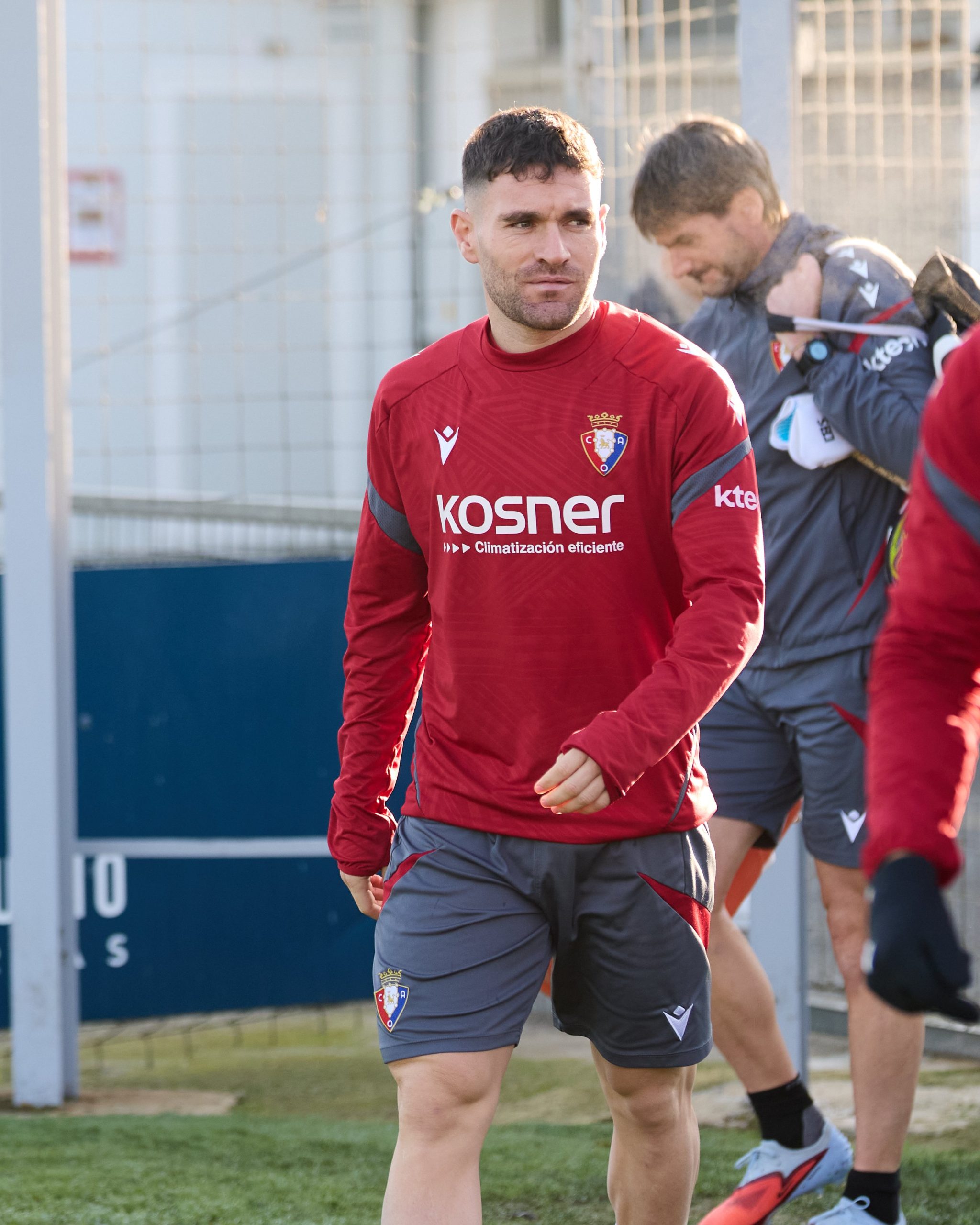 Javi Galán: La Nueva Esperanza de Osasuna Para Enfrentar al Athletic Club en un Derbi Clave