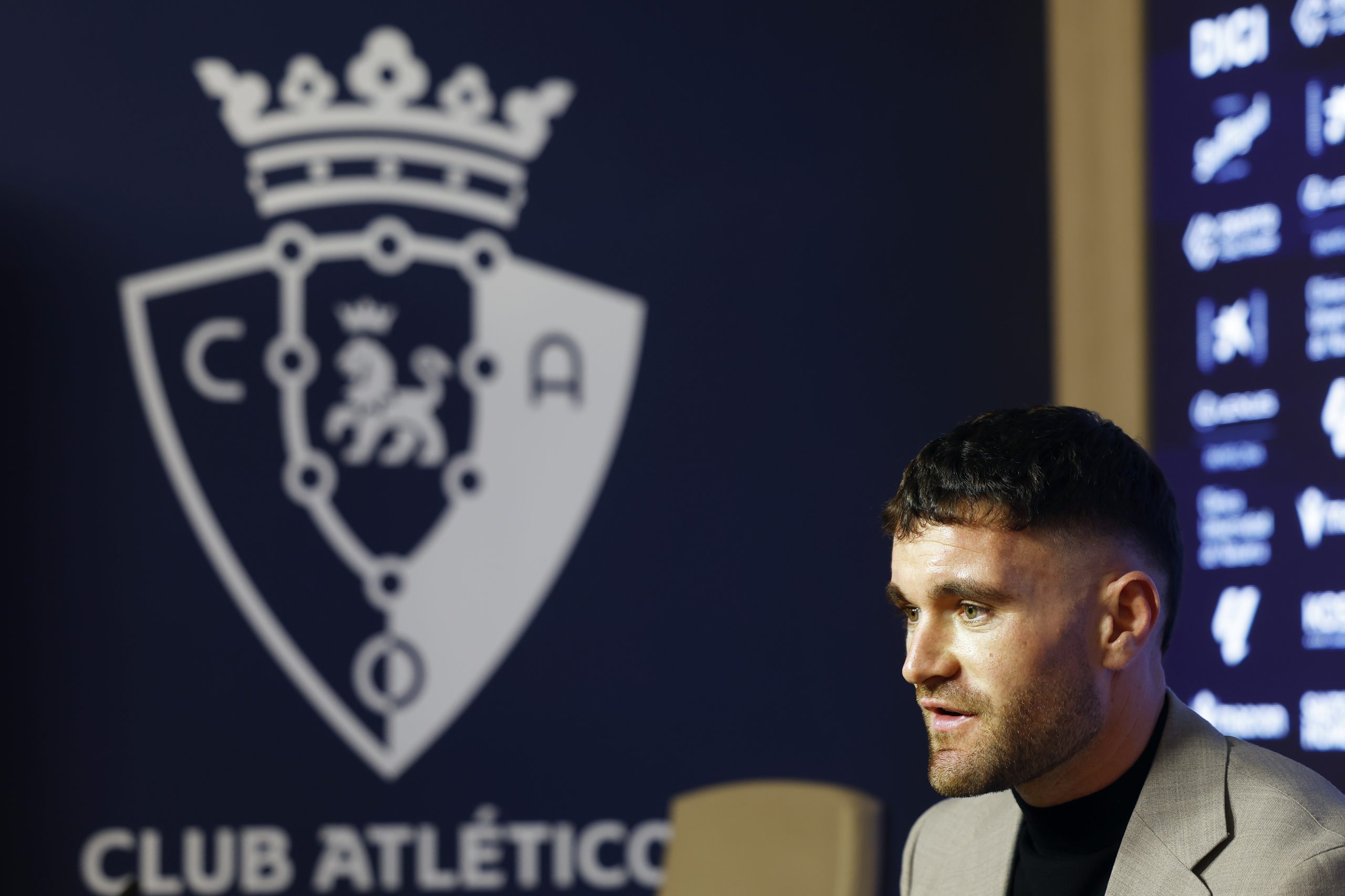Javi Galán se prepara para su gran debut con Osasuna: ¿Qué esperar en el derbi ante el Athletic Club?